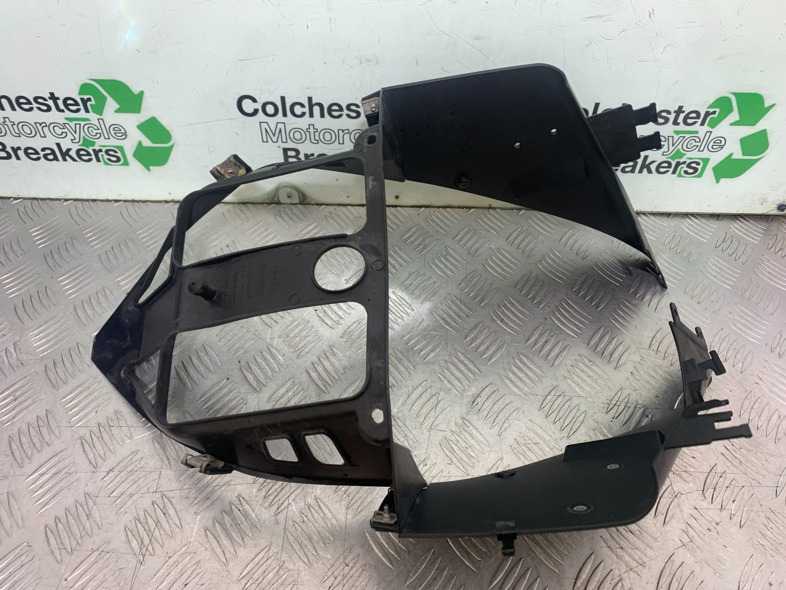 APRILIA RSV1000 R FACTORY MILLE FAIRING V-PIECE 2004-09 (CMB1203)