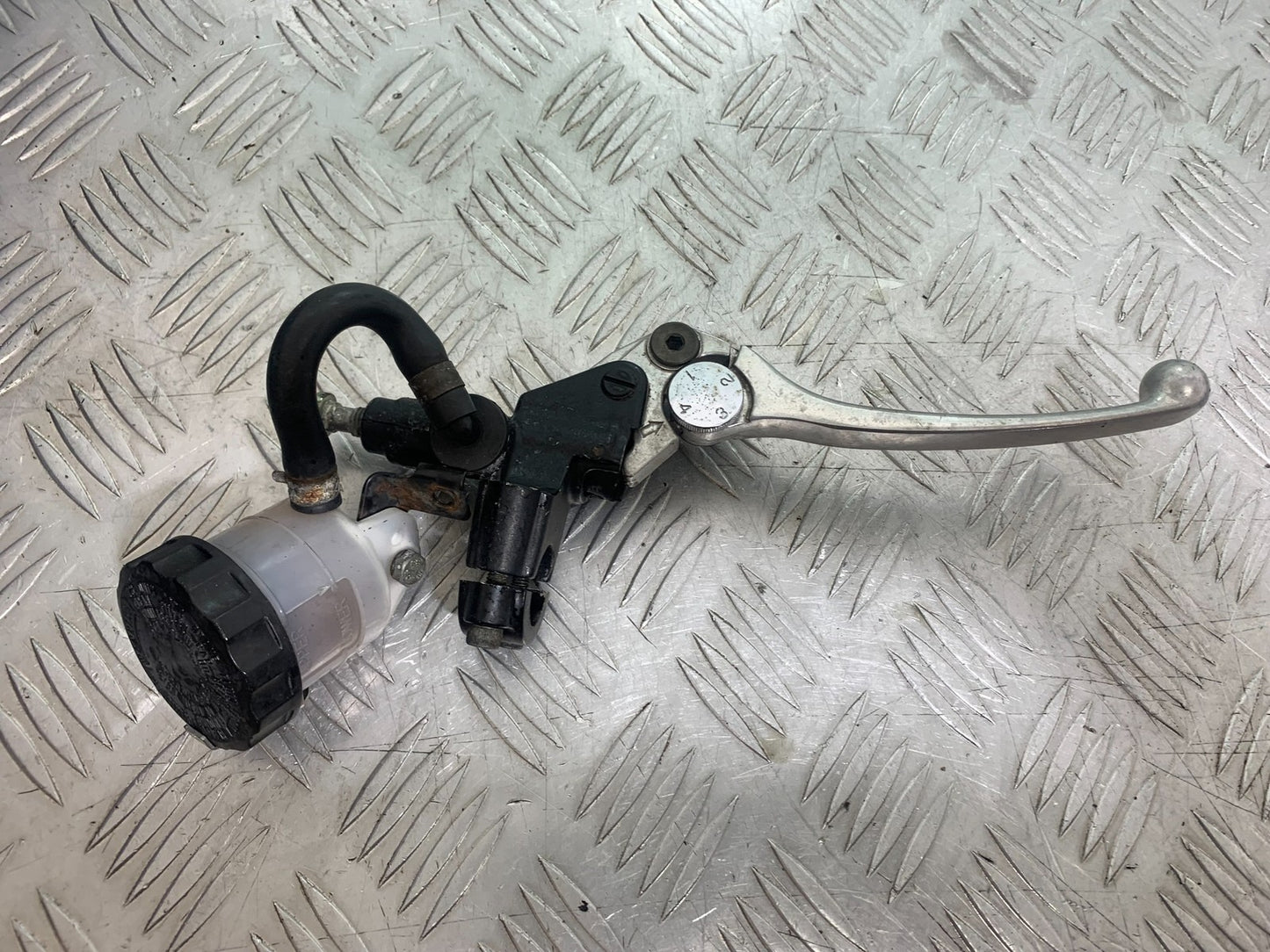 TRIUMPH 955i SPRINT ST FRONT BRAKE MASTER CYLINDER   1999-2004 (CMB1176)
