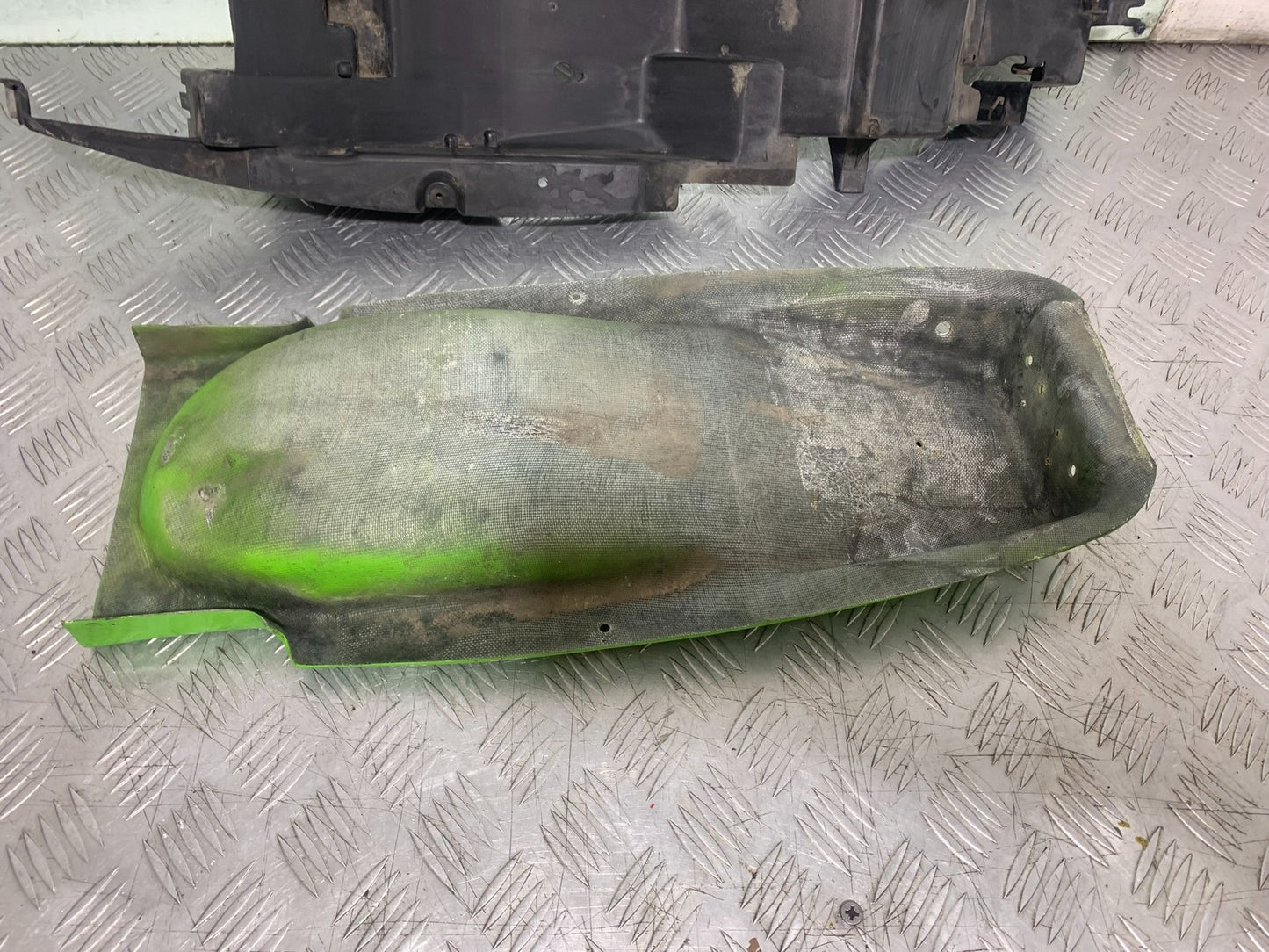 KAWASAKI ZX9R ZX9 C UNDERTRAY  YEAR 1998-99 (CMB1213)