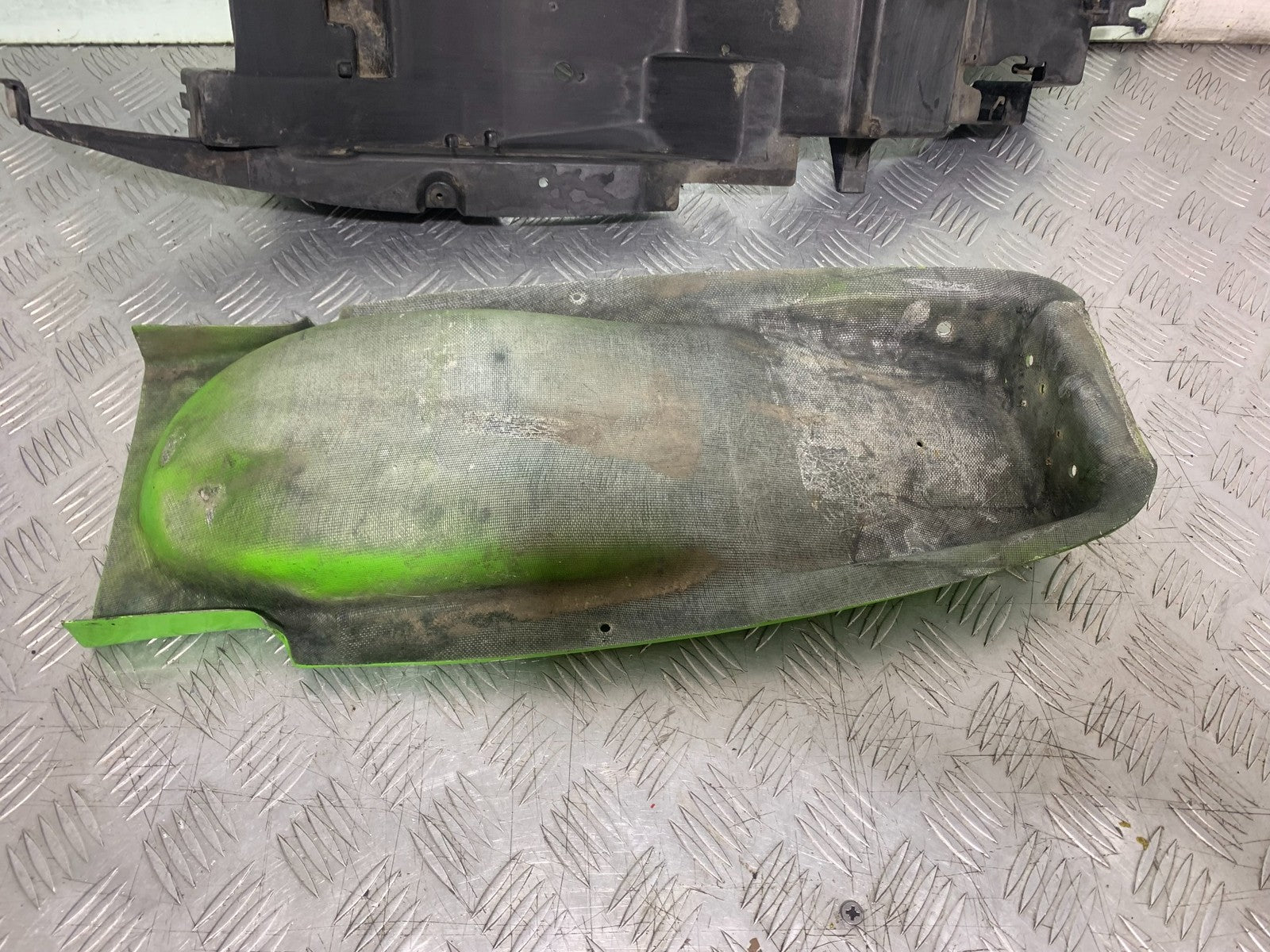 KAWASAKI ZX9R ZX9 C UNDERTRAY  YEAR 1998-99 (CMB1213)