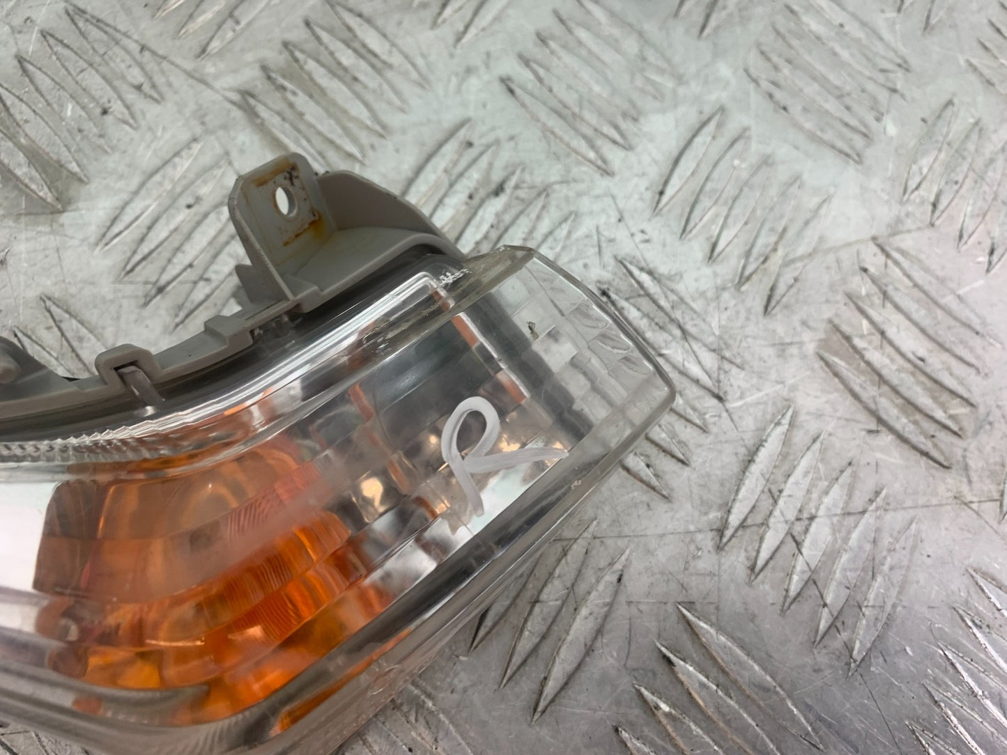 SUZUKI GSR600 GSR 600 FRONT RIGHT  INDICATOR  2006-2010 (CMB1177)