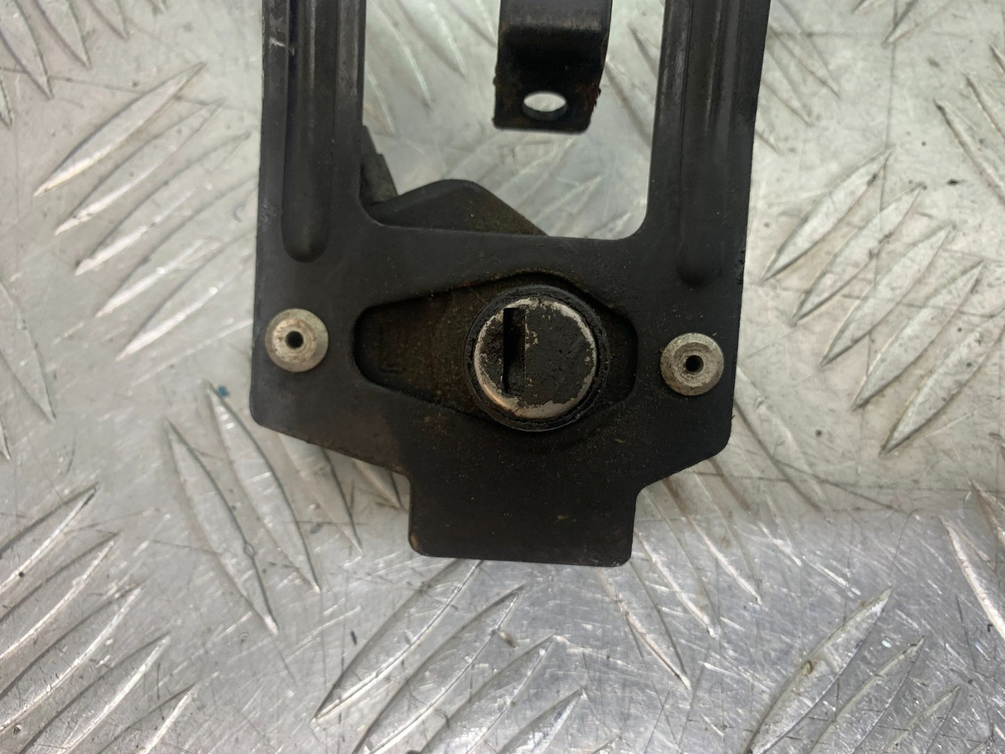 TRIUMPH TIGER 800 XRT ECU LOCKS KEY (IGNITON IS DAMAGED)  2018-2020 (CMB1193)