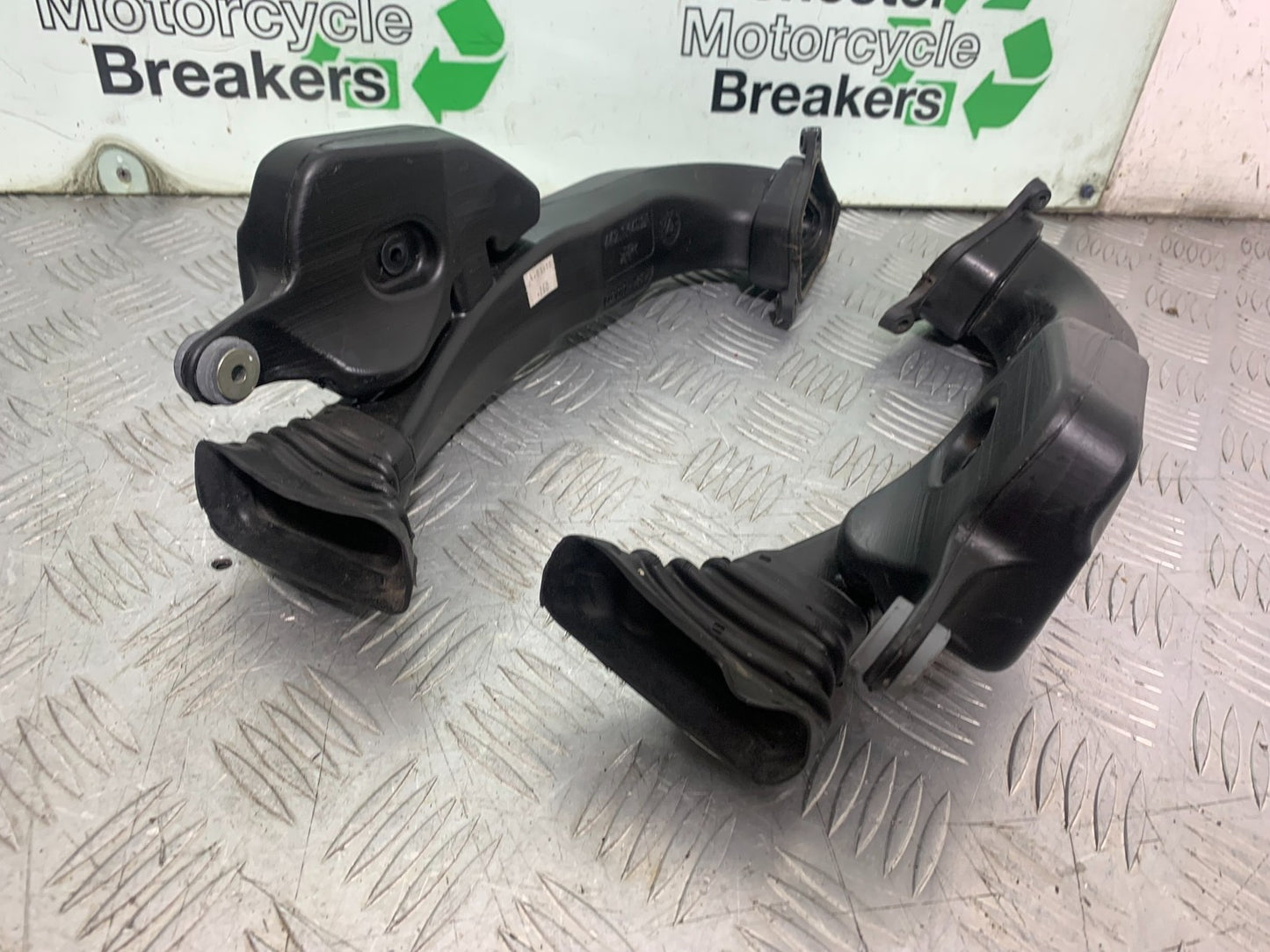DUCATI 1198 S AIR TUBES  YEAR 2009-2011 (CMB1219)