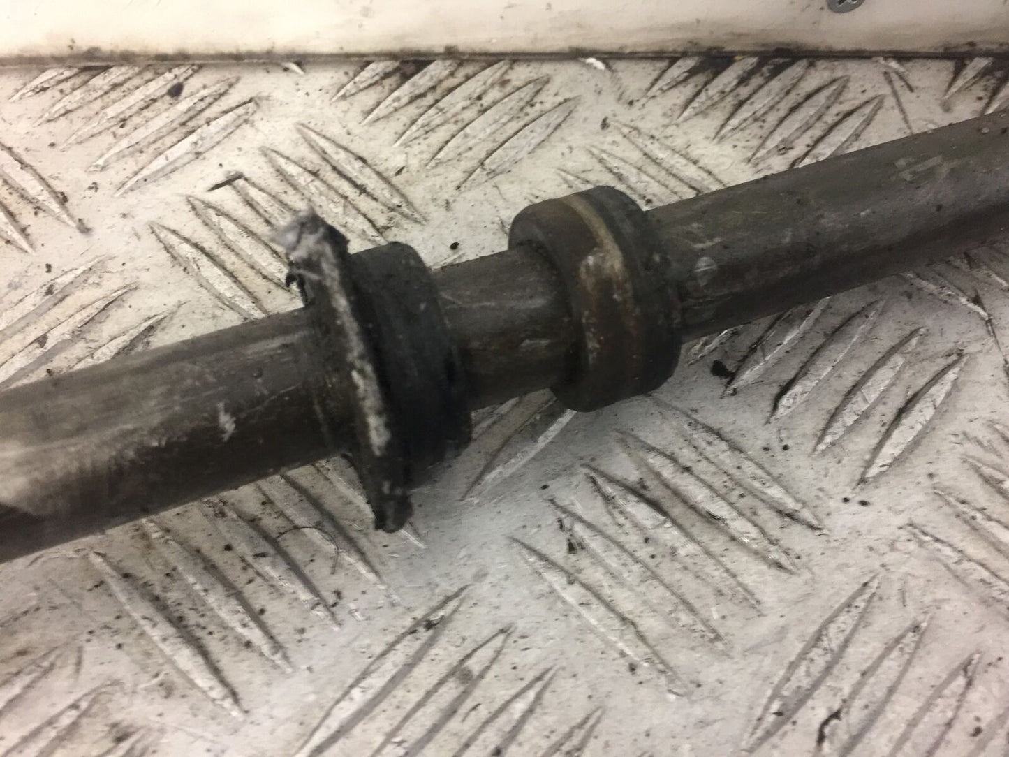 HONDA CB900 CB 900 HORNET REAR WHEEL SPINDLE  YEAR 2002 STOCK 395