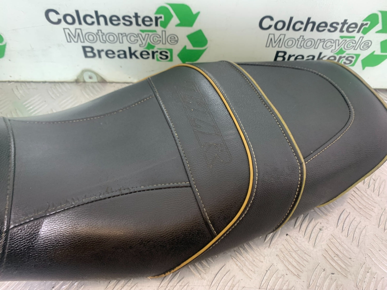 KAWASAKI ZZR1100 D SEAT    YEAR 1993-2001 (CMB1164)