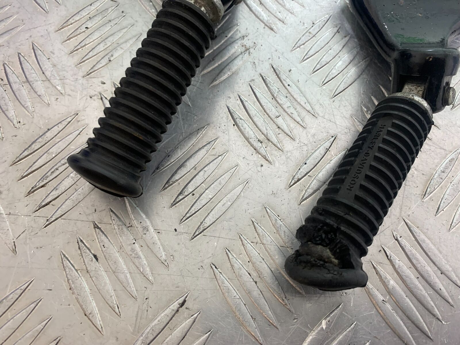 HARLEY DAVIDSON XL883 N IROD PEGS AND BRACKETS YEAR 2020  (CMB1116)