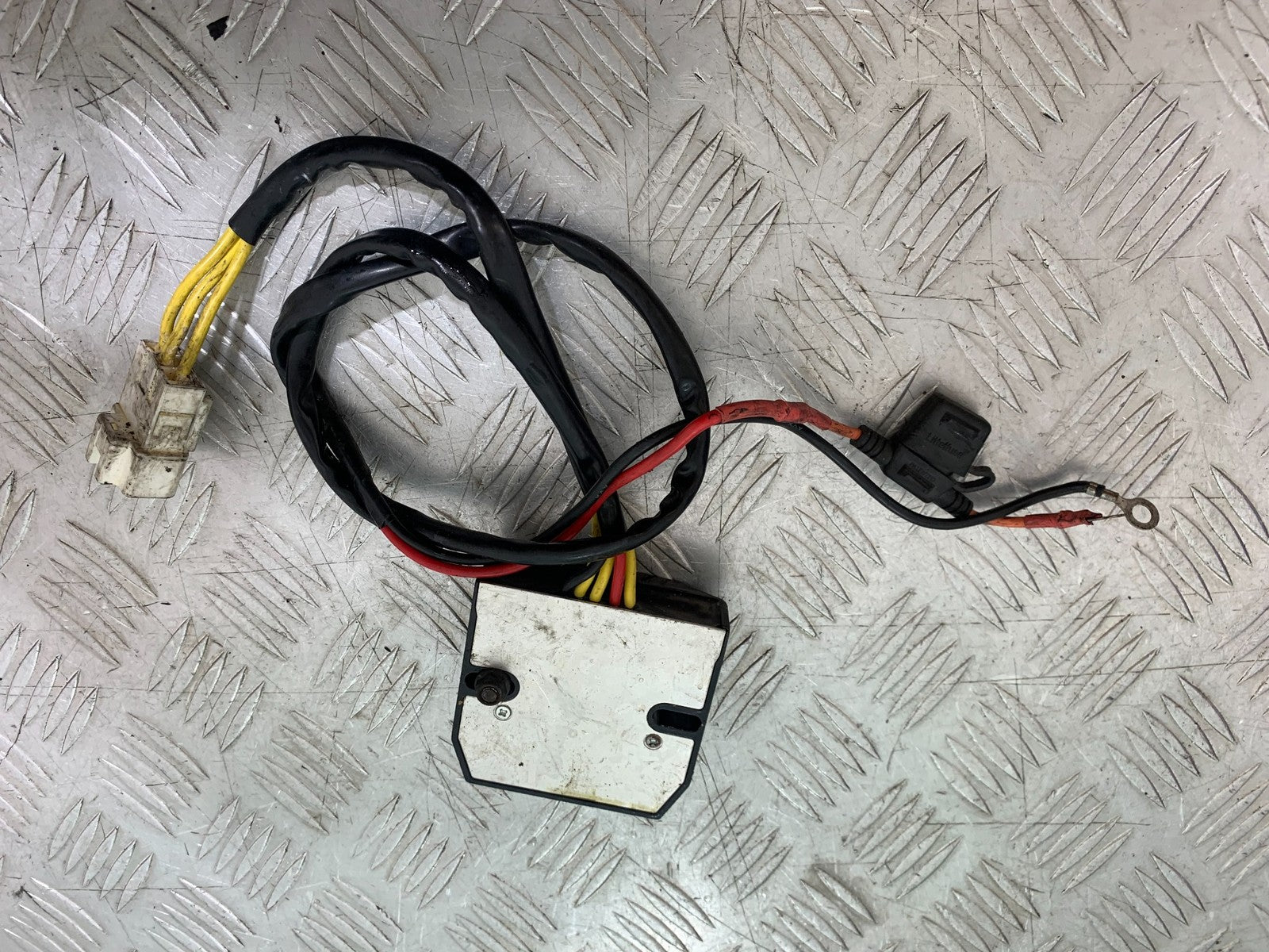 TRIUMPH SPEED TRIPLE R 1050 REGULATOR   2009 (CMB1183)