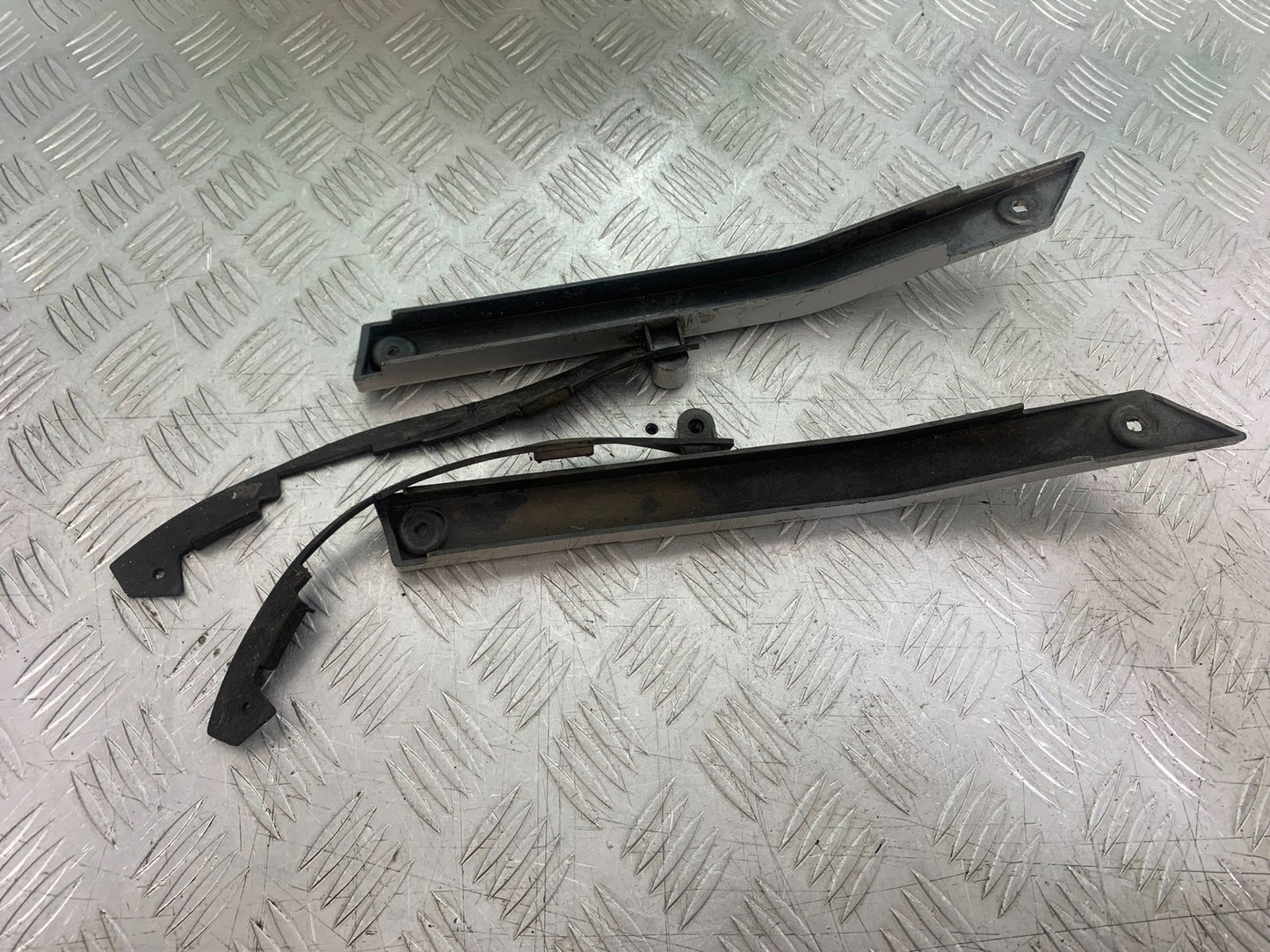 KAWASAKI GPZ600 GPZ 600 LEFT & RIGHT FRAME INFILLS  YEAR 1988-90 (CMB1258)