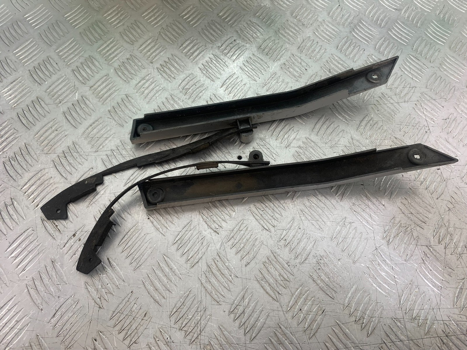 KAWASAKI GPZ600 GPZ 600 LEFT & RIGHT FRAME INFILLS  YEAR 1988-90 (CMB1258)
