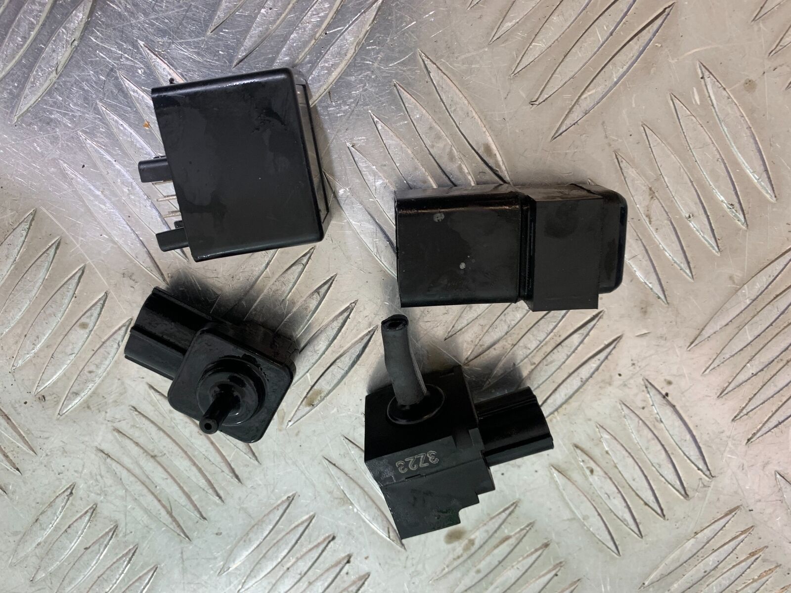 SUZUKI GSX1400 GSX 1400 RELAYS  YEAR 2002-2006 (CMB1007)