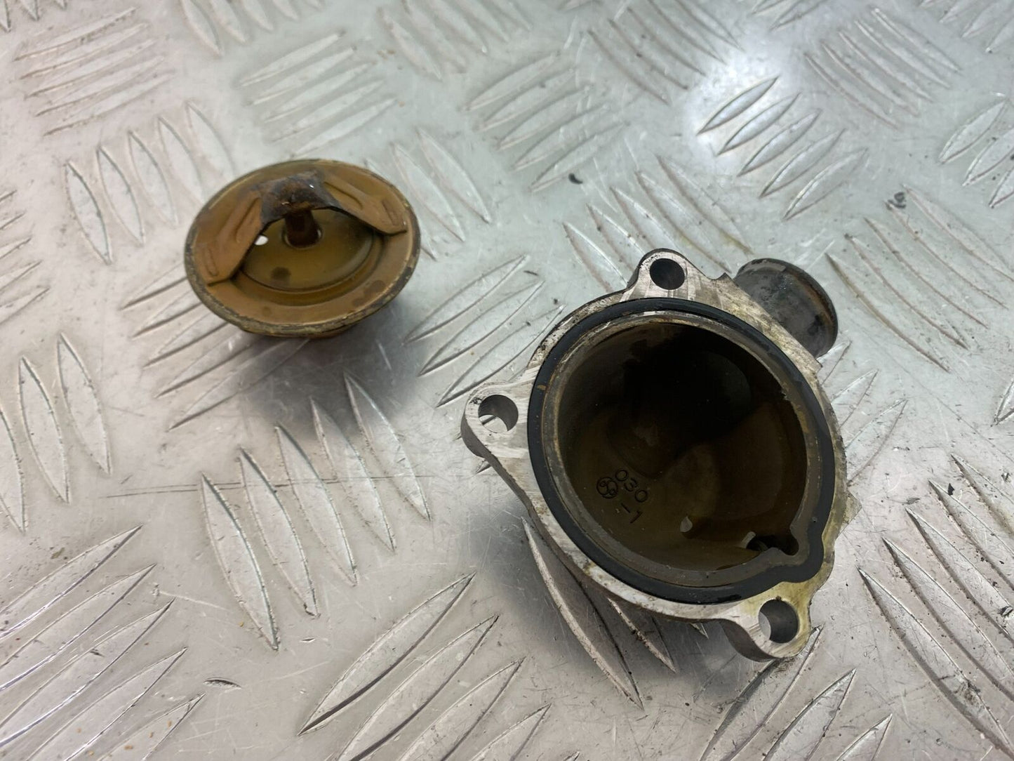KAWASAKI ZX9R ZX9 C THERMOSTAT AND COVER YEAR 1998-99 (STOCK 903)