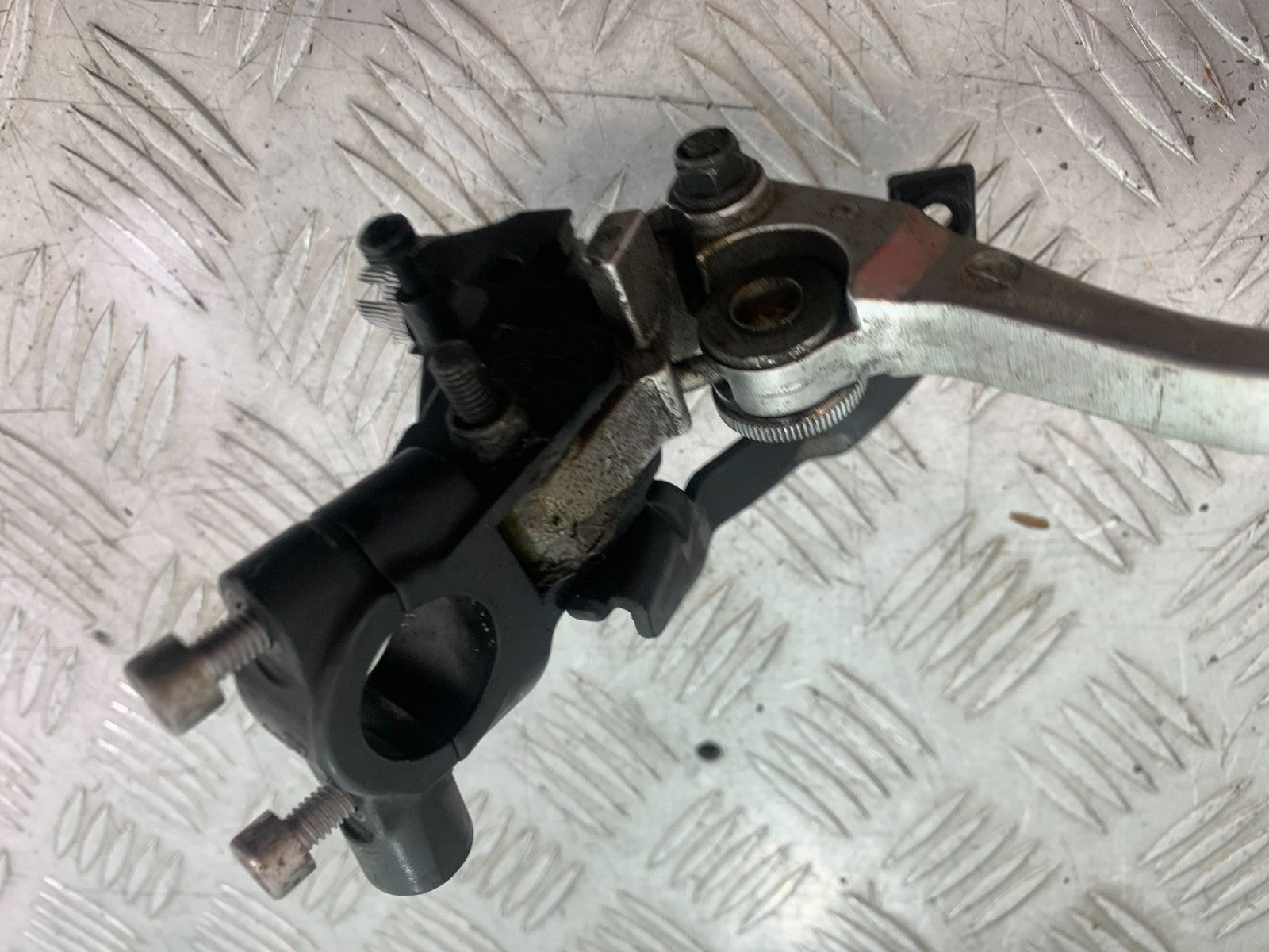 TRIUMPH TIGER 800 XRT CLUTCH LEVER AND BRACKET   2018-2020 (CMB1193)