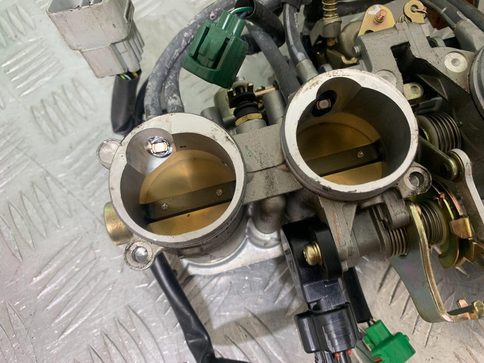 YAMAHA YZF R1 THROTTLE BODIES   YEAR 2004-2006 (CMB1155)