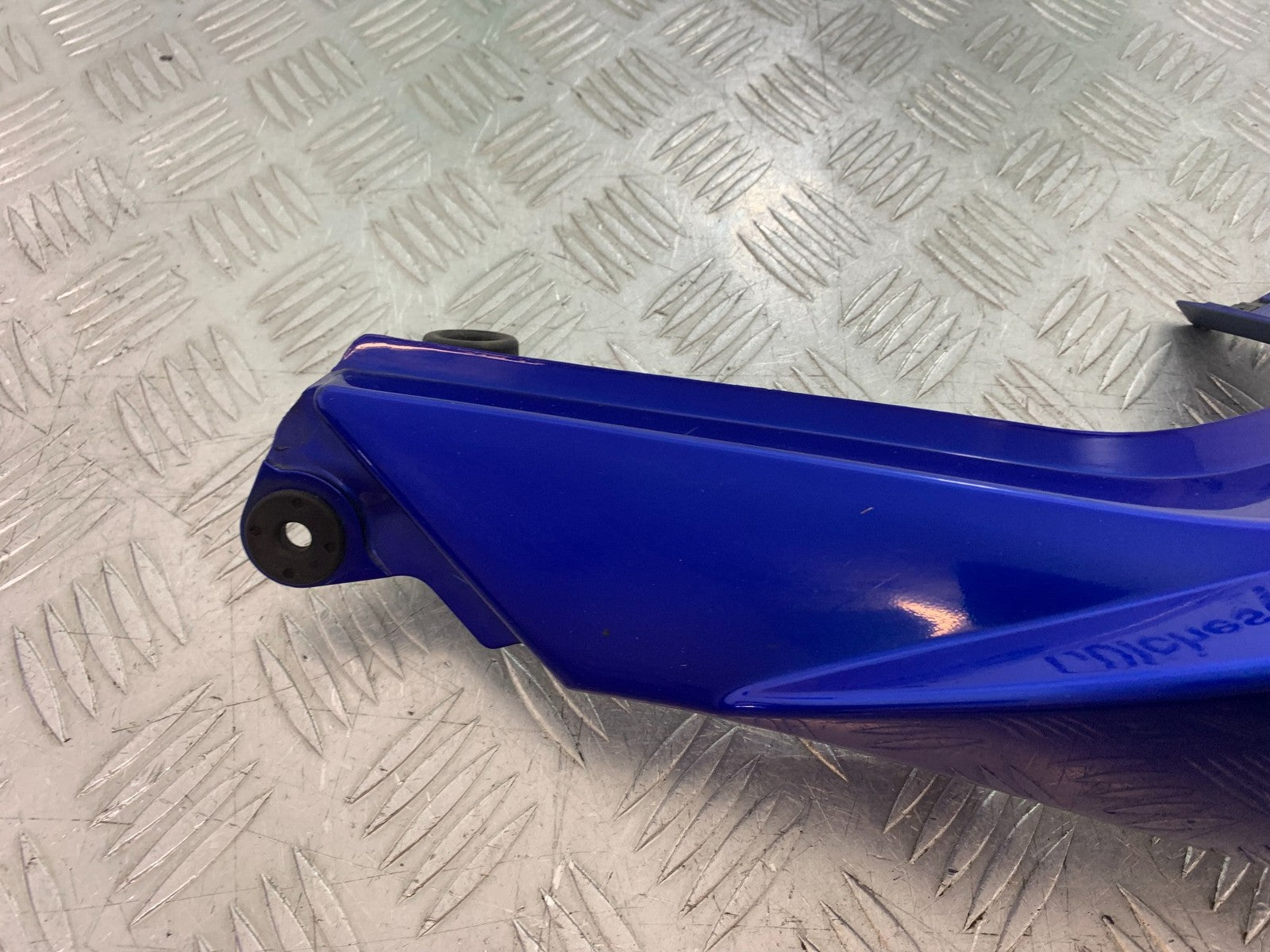 SUZUKI SV1000 SV 1000 LEFT SEAT PANEL YEAR 2003-2007 (CMB1293)