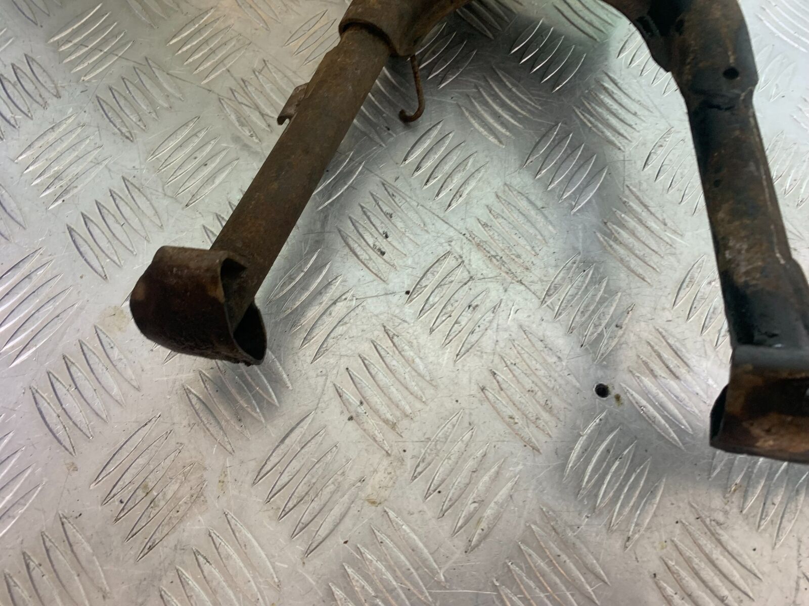 HONDA CX500 CX 500 CENTER STAND YEAR 1980 (CMB1131)