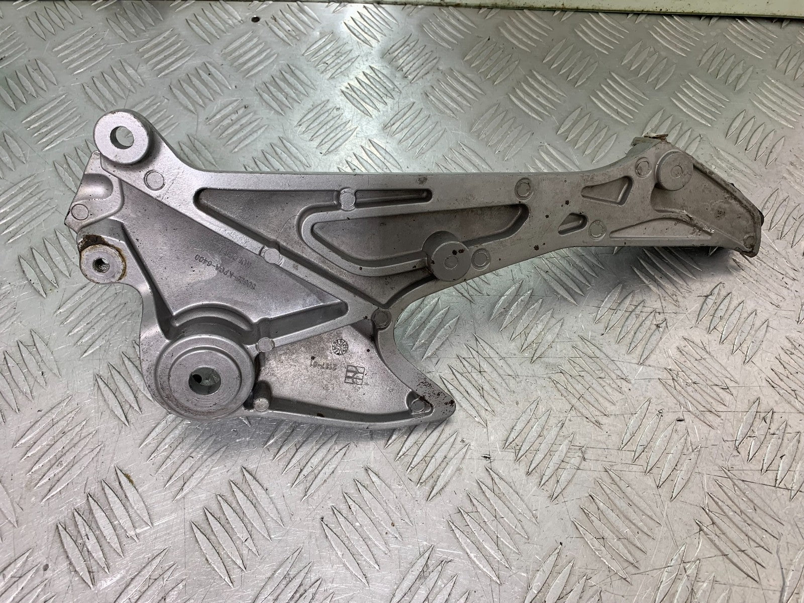 HONDA XL125 VARADERO LEFT HANGER   YEAR 2001-2006  (CMB1304)