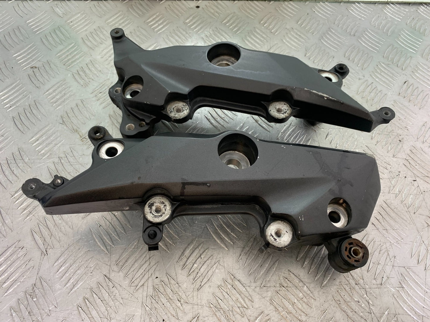 HONDA CBF600 CBF 600 LEFT & RIGHT HANGER MOUNTS   YEAR 2004 -07 (CMB1247)