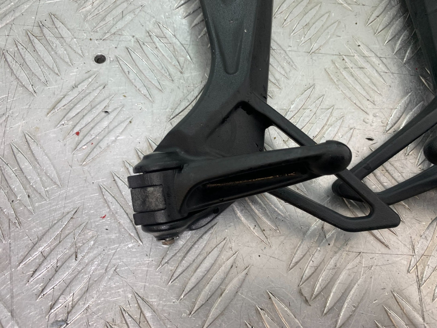 MV AGUSTA 800 F3 REAR HANGERS AND PEGS  YEAR 2017-2019 (CMB1227)