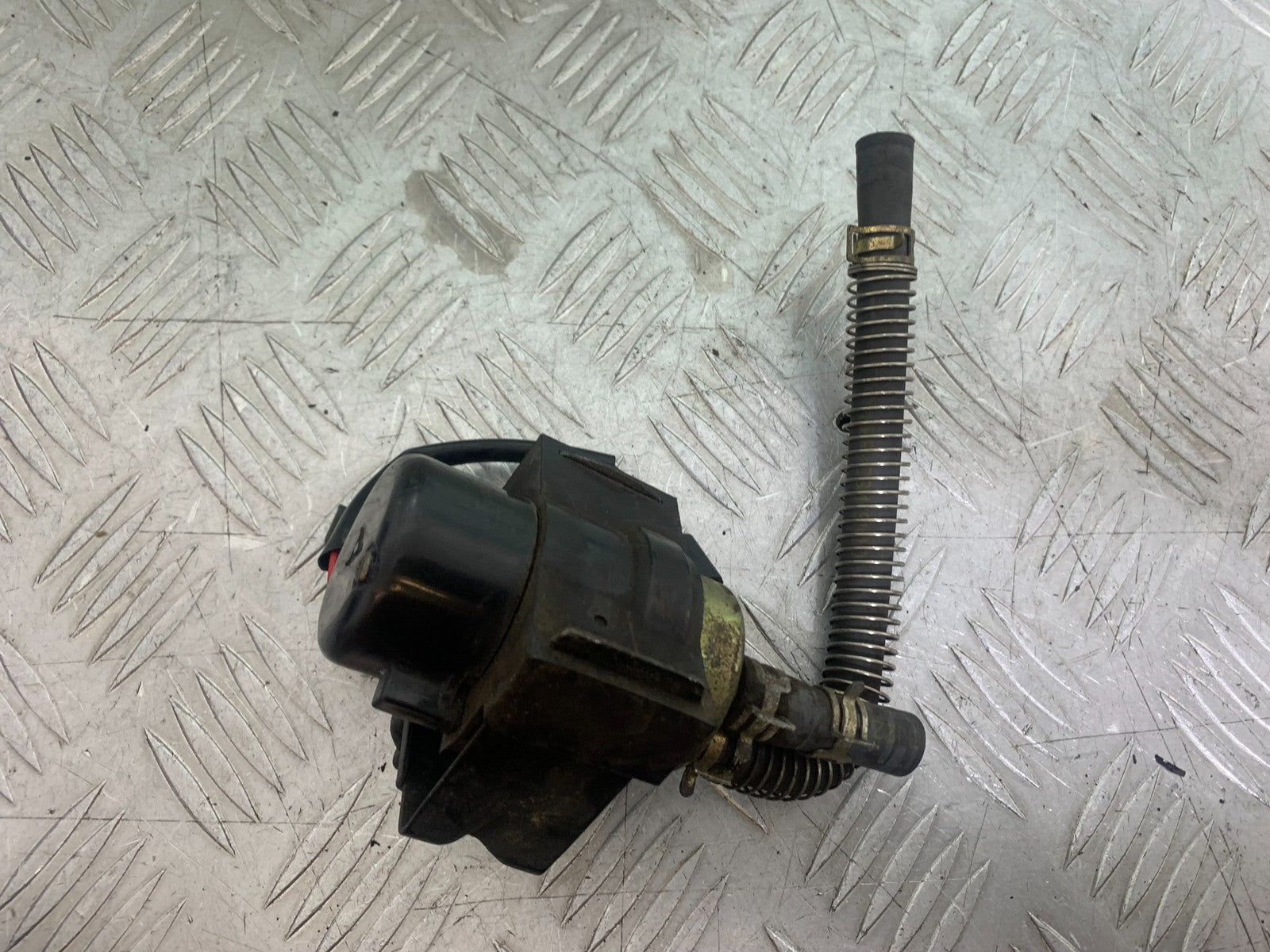 KAWASAKI ZX9R ZX9 E1 PETROL PUMP   YEAR 2000-01 (CMB1171)