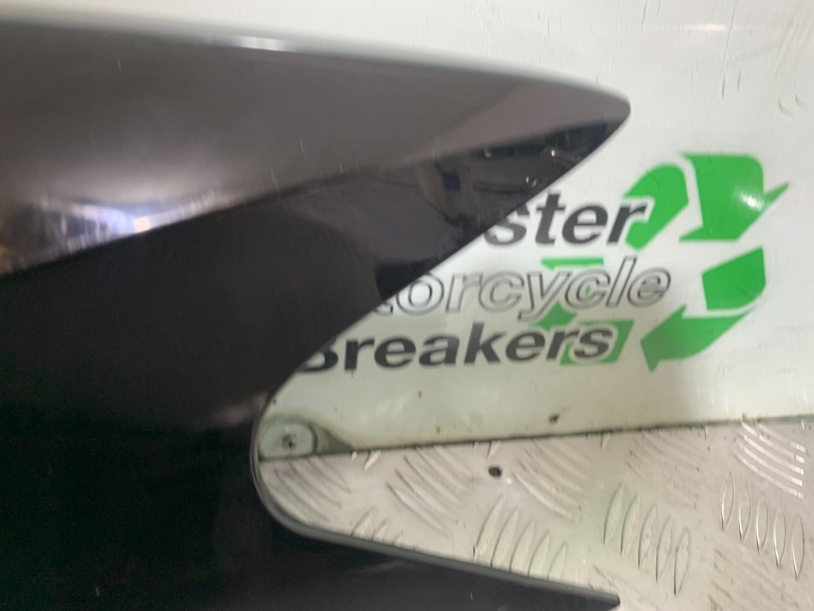 YAMAHA YBR125 YBR 125 LEFT TANK PANEL  YEAR 2010-2017 (CMB1252)