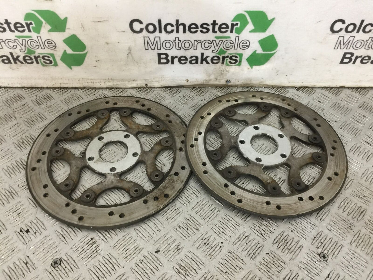 VICTORY V92 C FRONT DISCS  YEAR 2004 (STOCK 765)