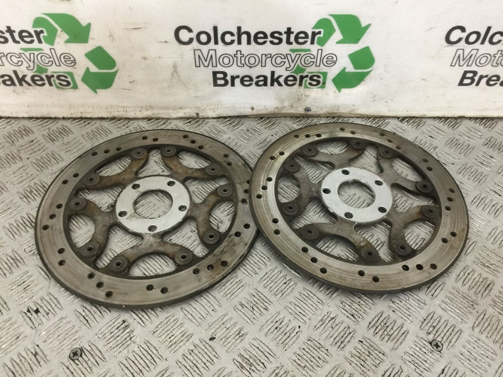 VICTORY V92 C FRONT DISCS  YEAR 2004 (STOCK 765)