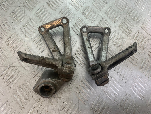 KAWASAKI ZX6R ZX6 F REAR HANGERS AND PEGS   YEAR 1995-1997 (CMB1169)