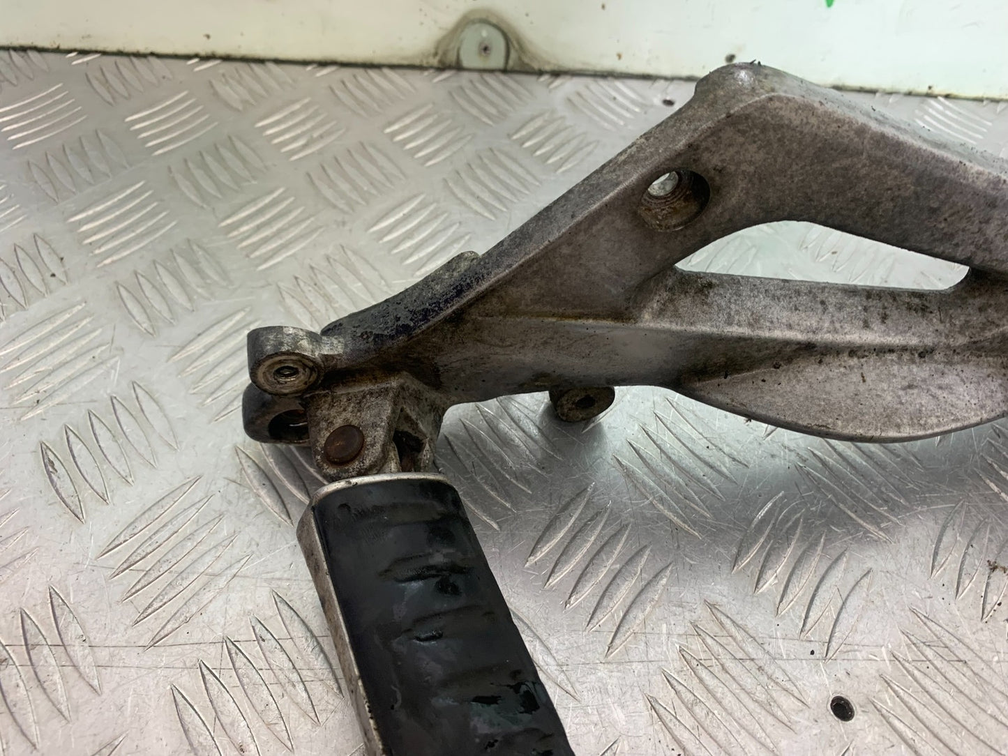 HONDA NT650 V DEAUVILLE LEFT HANGER   YEAR 1999 (CMB1268)
