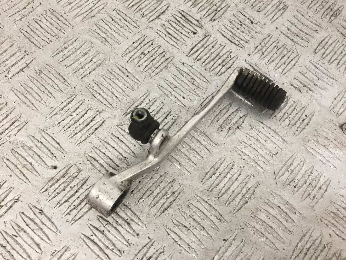 YAMAHA MT09 MT-09 GEAR LEVER  YEAR 2018 (STOCK 906)
