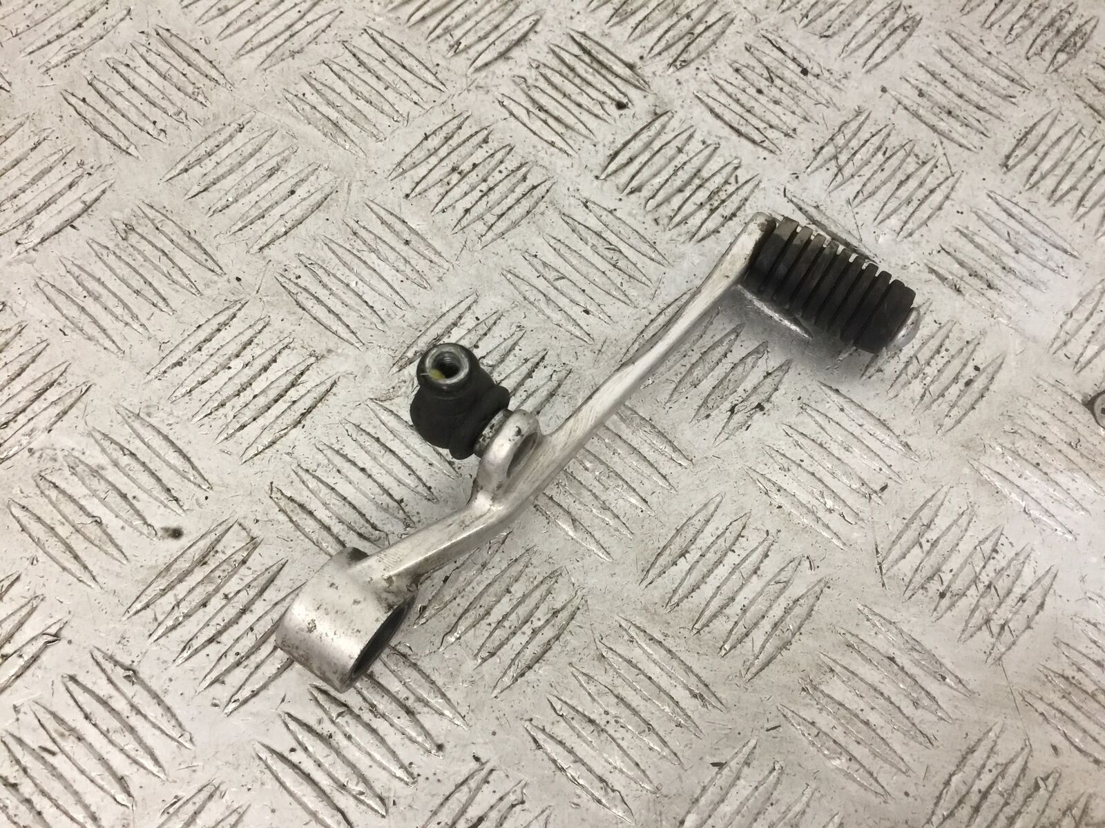 YAMAHA MT09 MT-09 GEAR LEVER  YEAR 2018 (STOCK 906)