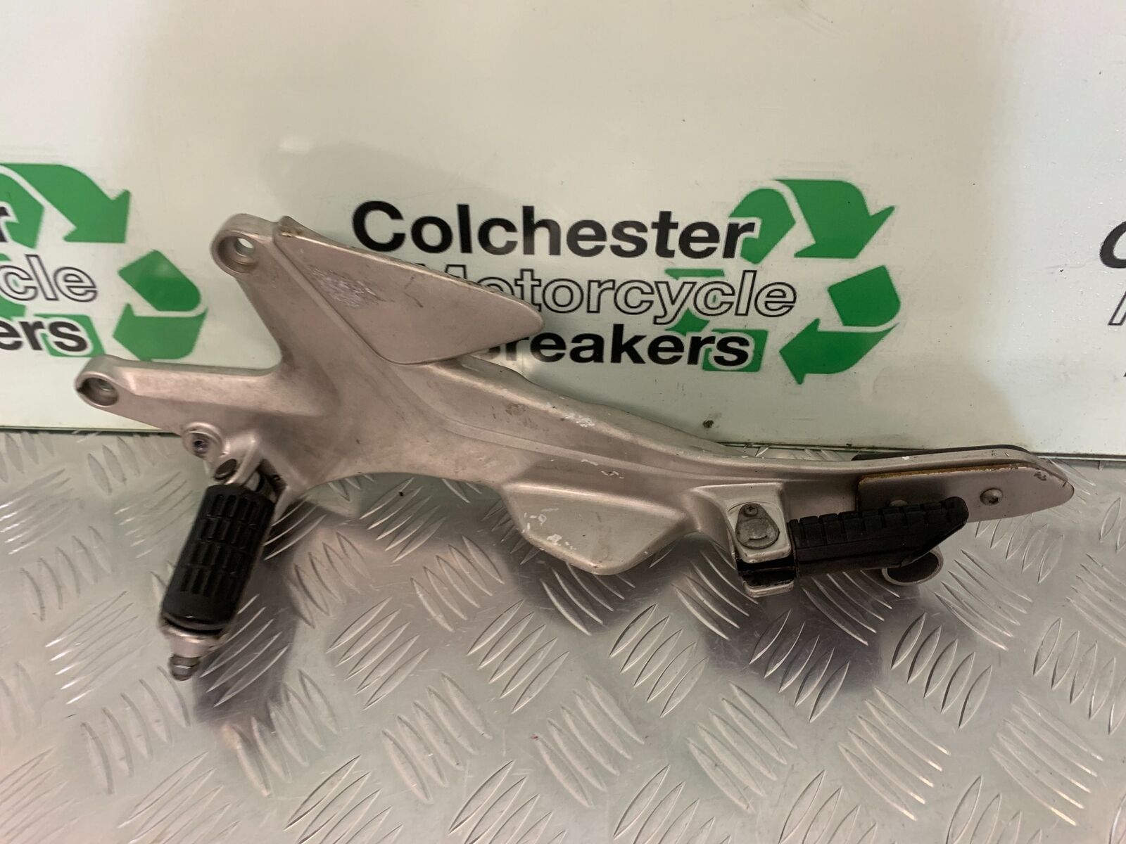 HONDA CBF600 CBF 600 SA-5 FRONT LEFT HANGER YEAR 2004 -07  (STOCK 965)