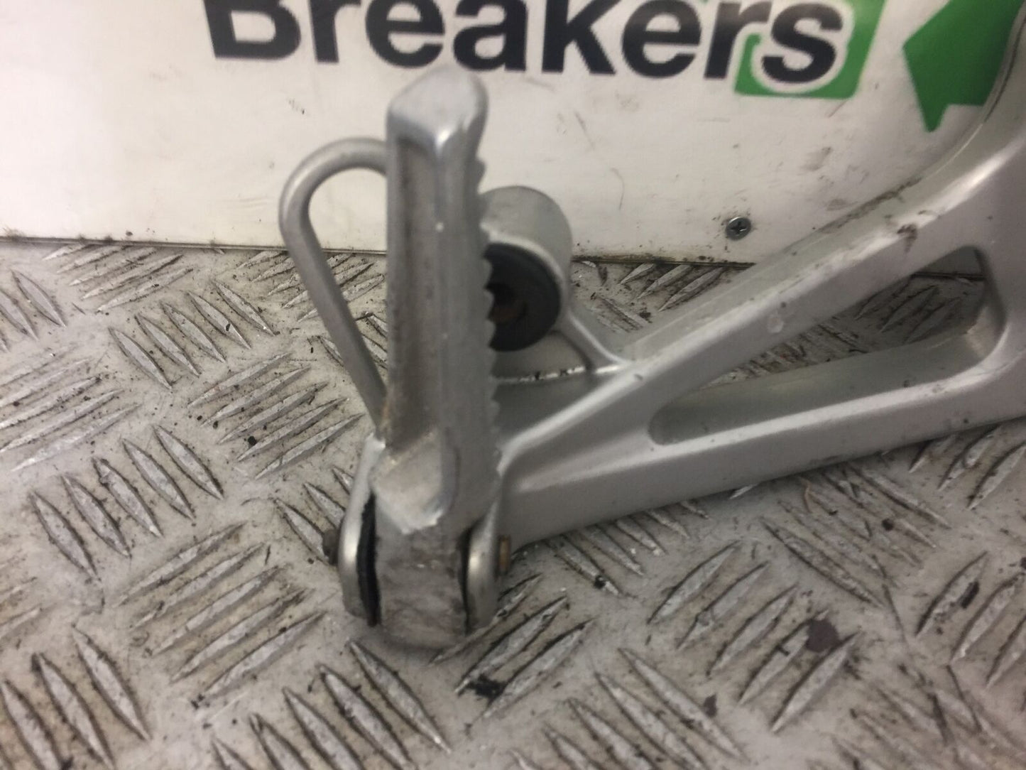 HONDA VFR800 VFR 800 RIGHT REAR HANGER  YEAR 1998-2001 (PRE V-TEC) STOCK NO326