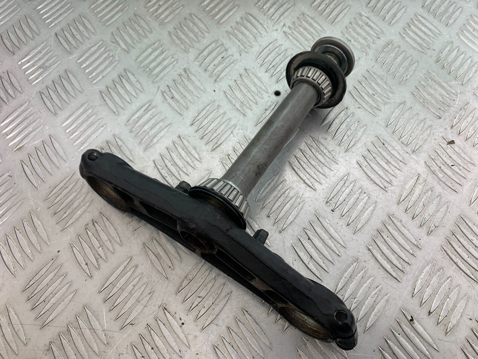 HONDA CBR1100 BLACKBIRD BOTTOM YOKE  YEAR 1999-2005 (CMB1103)