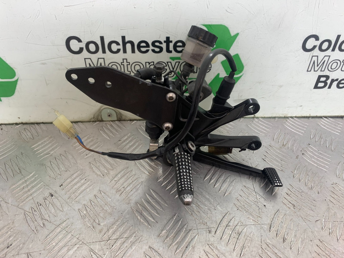 KAWASAKI ZX10R ZX10 R FRONT RIGHT HANGER   2008-2010 (CMB1206)
