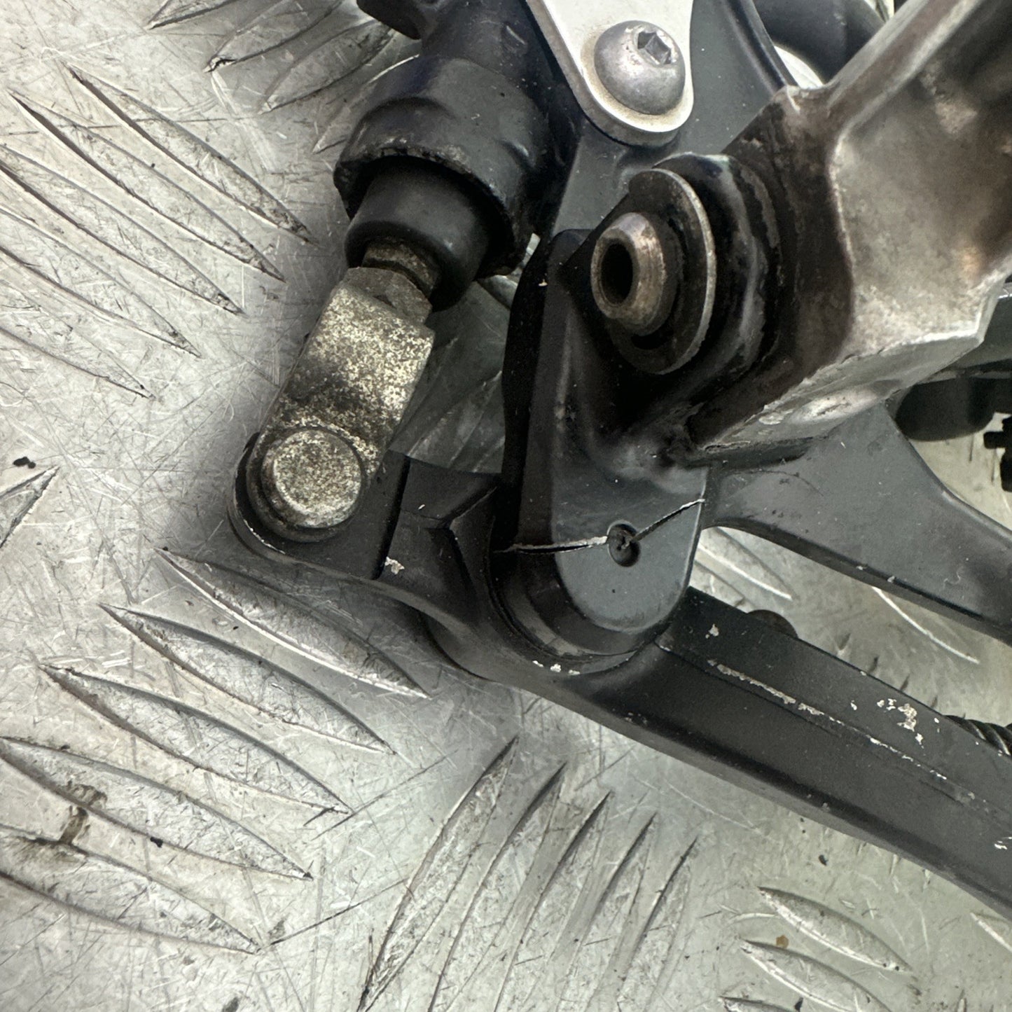 KAWASAKI ZX6R ZX6 R P7F P8F FRONT RIGHT HANGER  YEAR 2007-08 (CMB1165)