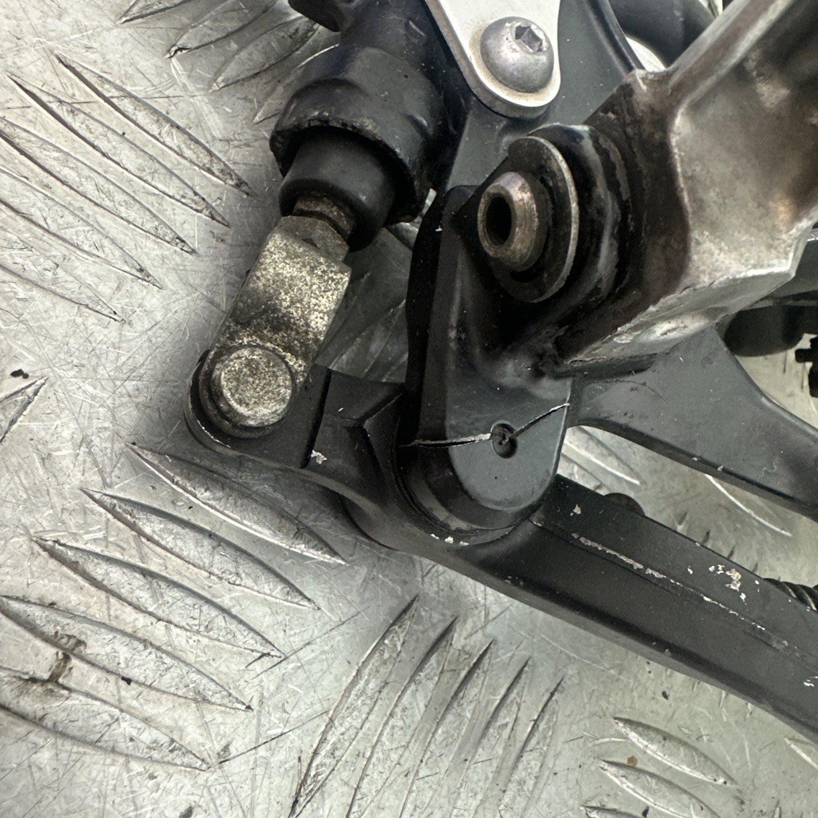 KAWASAKI ZX6R ZX6 R P7F P8F FRONT RIGHT HANGER  YEAR 2007-08 (CMB1165)