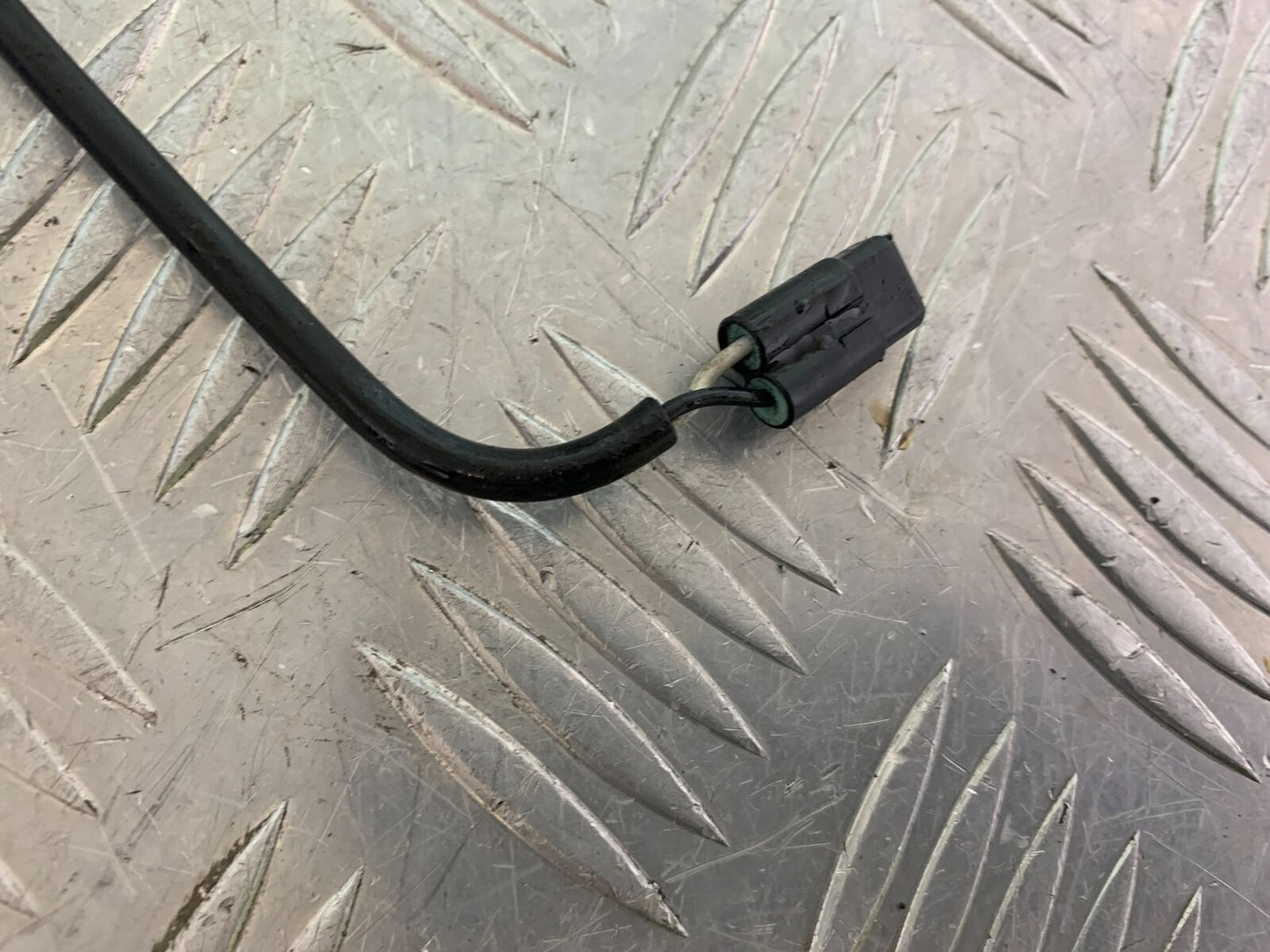 TRIUMPH BONNEVILLE T100 USB LEAD  YEAR 2017-2021 (CMB1084)