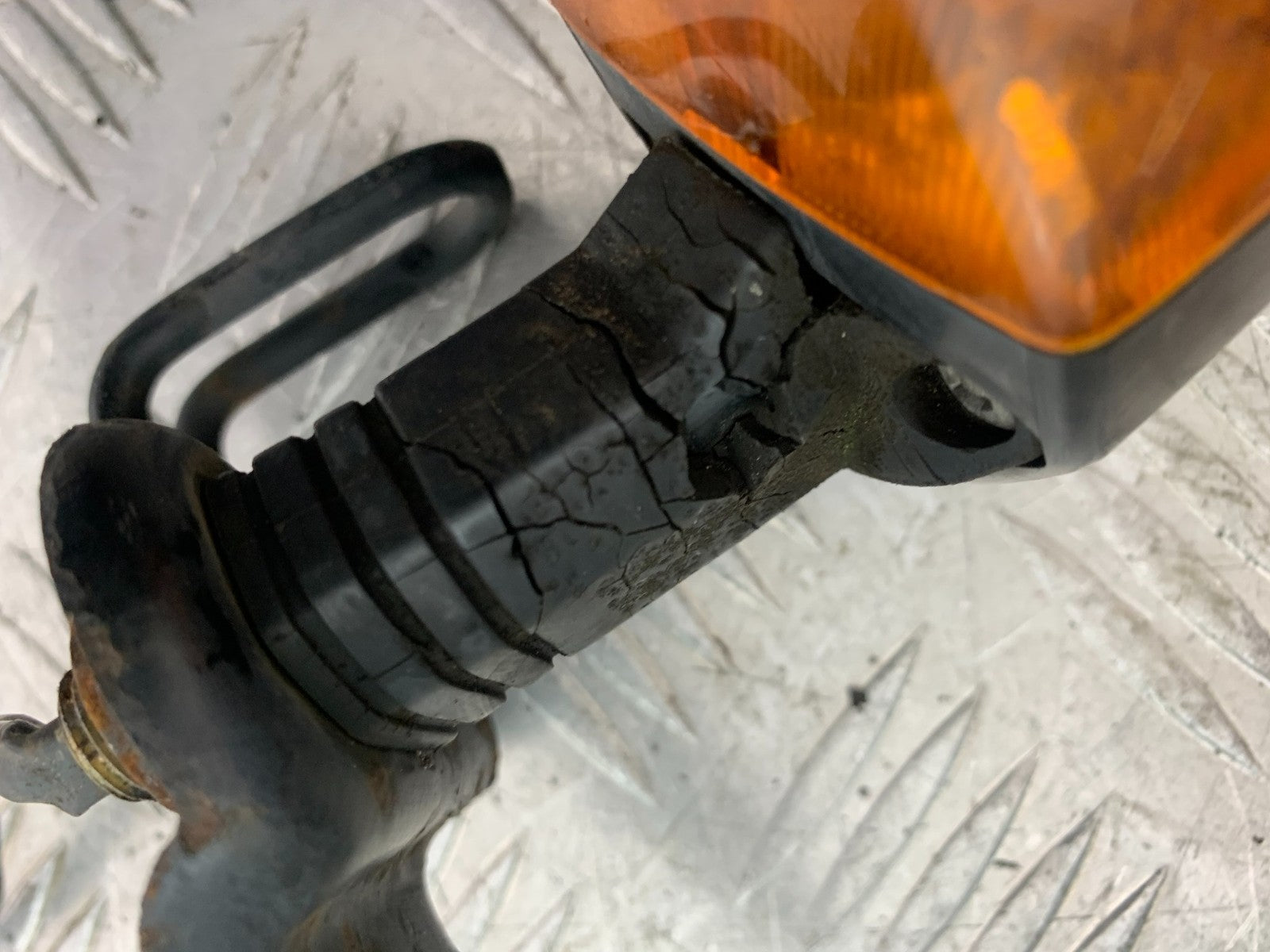 TRIUMPH TROPHY 900 REAR INDICATORS YEAR 1991-95 (CMB1251)