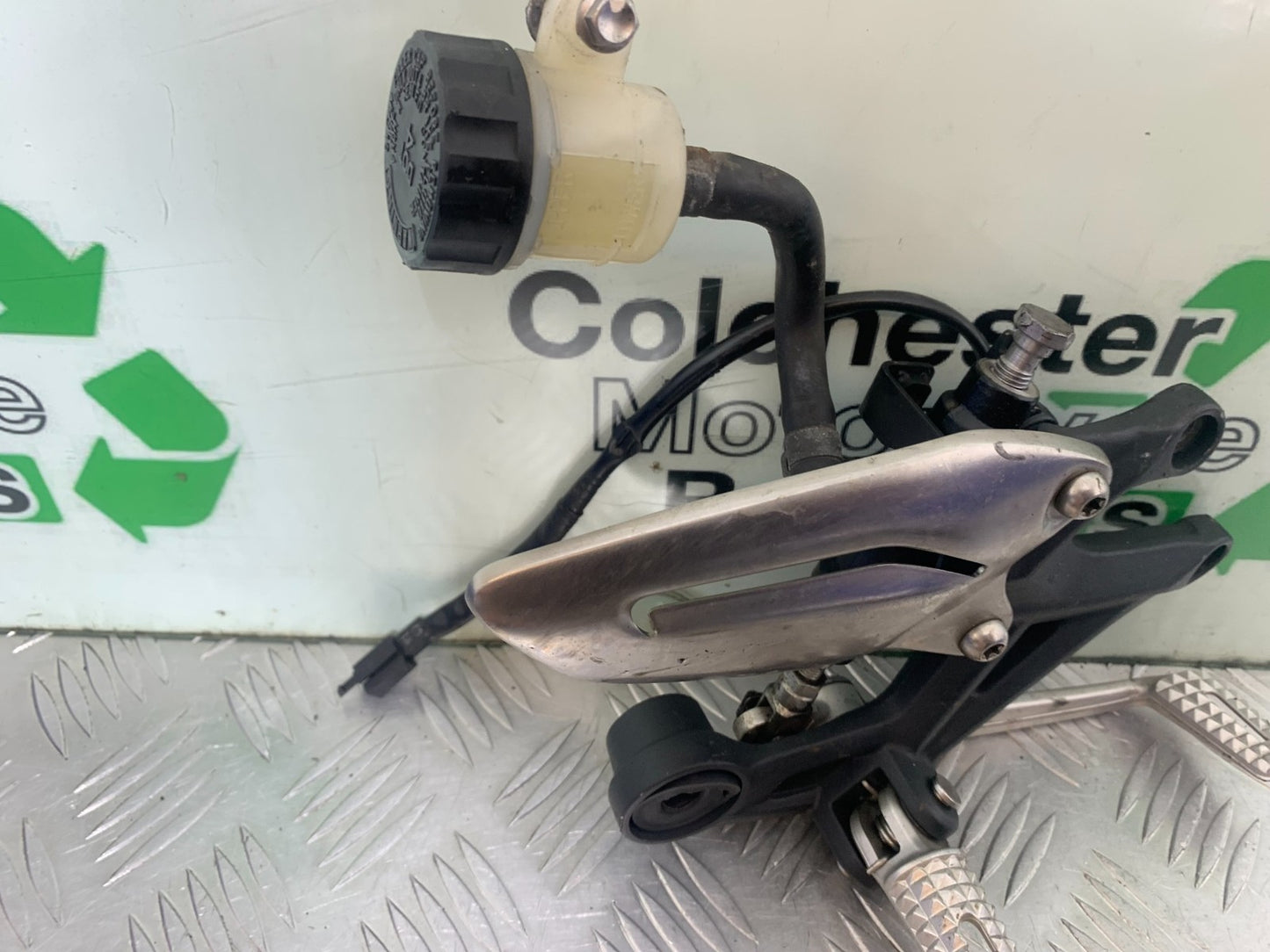 TRIUMPH 675 STREET TRIPLE FRONT RIGHT HANGER   2013-2016 (CMB1186)