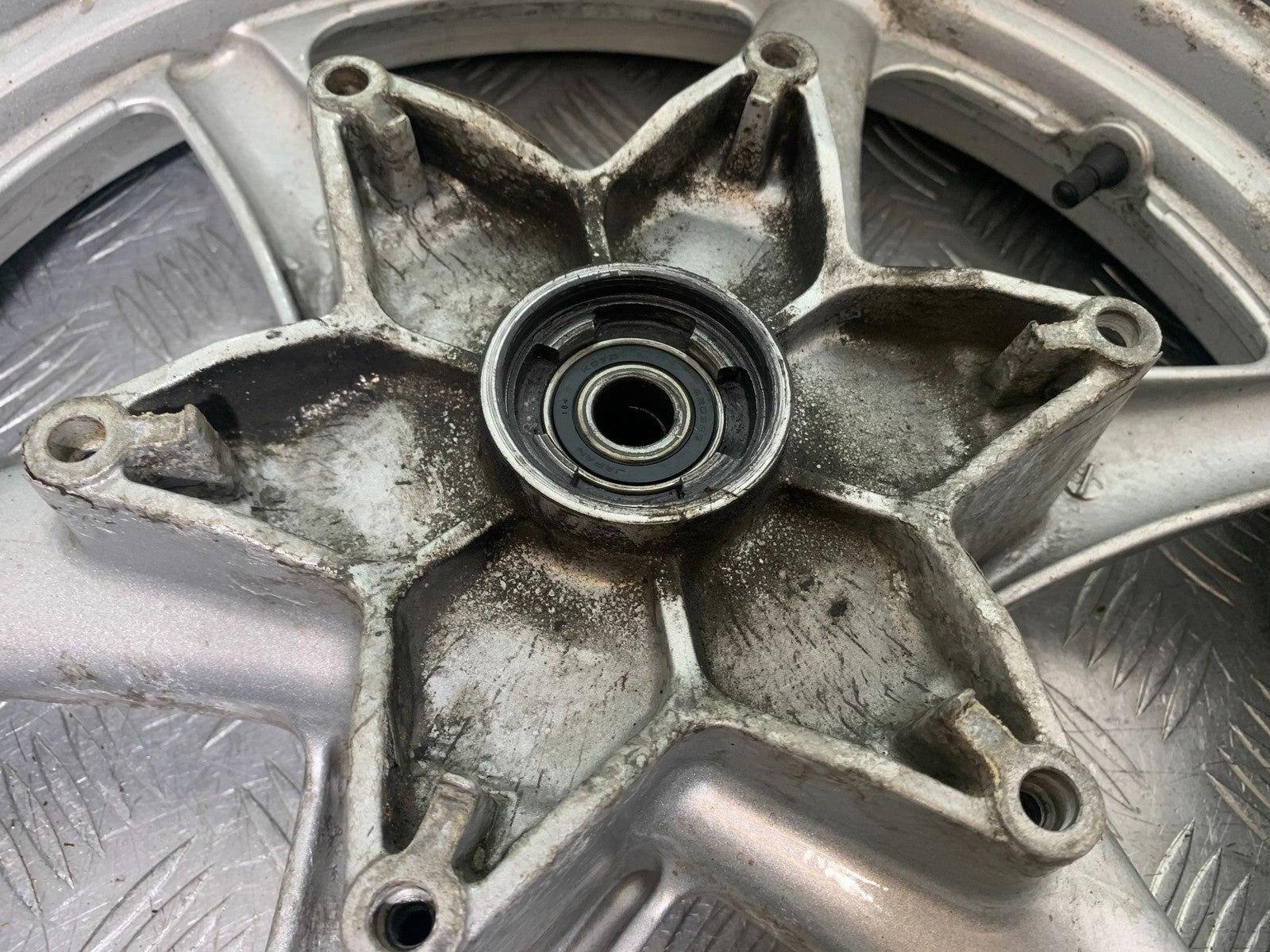 SUZUKI GSX1100 G GSX 1100 G FRONT WHEEL 1991-1996 (CMB1283)