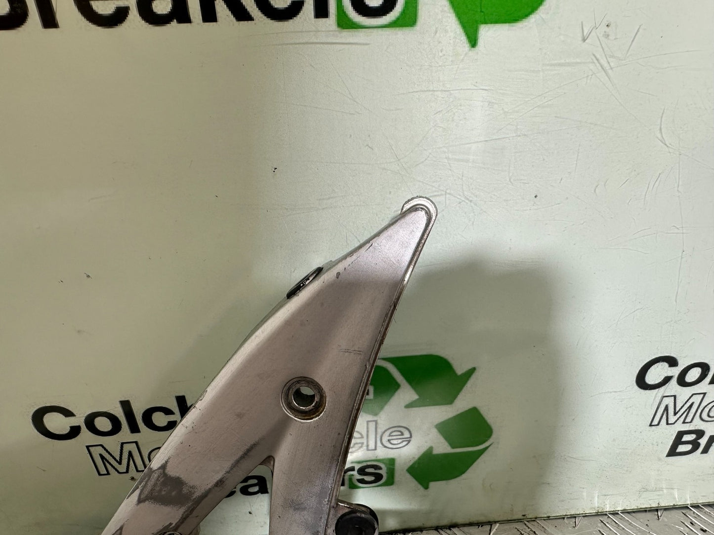 KAWASAKI ER6 F ER6F RIGHT HANGER AND PEGS YEAR 2005-2008 (CMB1178)