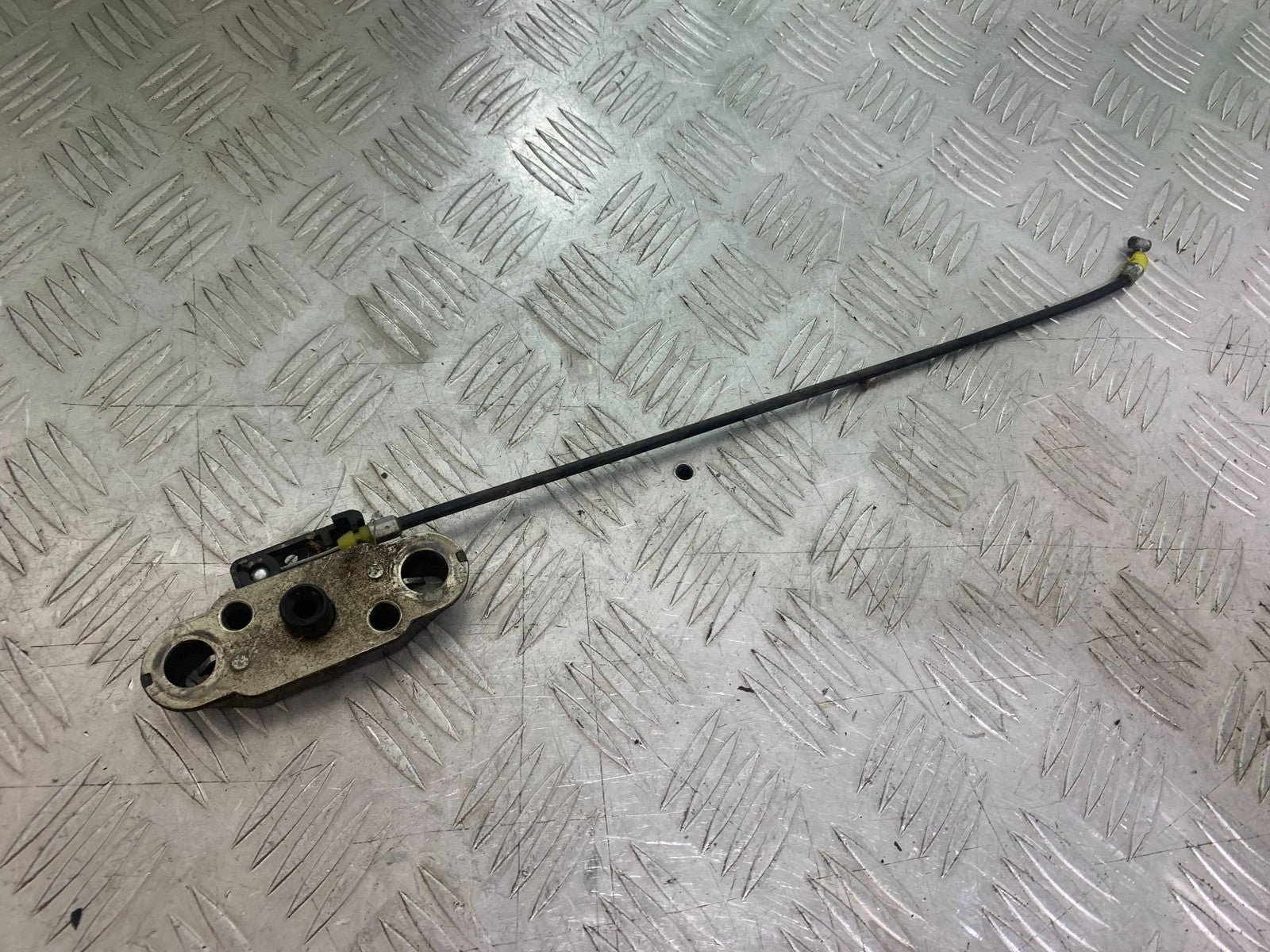 SUZUKI GSR600 GSR 600 SEAT CATCH   2006-2010 (CMB1177)