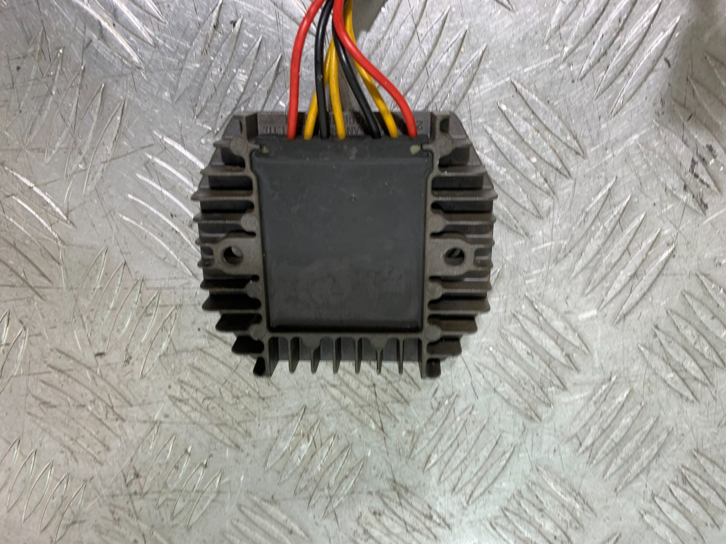 TRIUMPH 955I SPRINT RS REGULATOR YEAR 1999-03 (CMB1313)