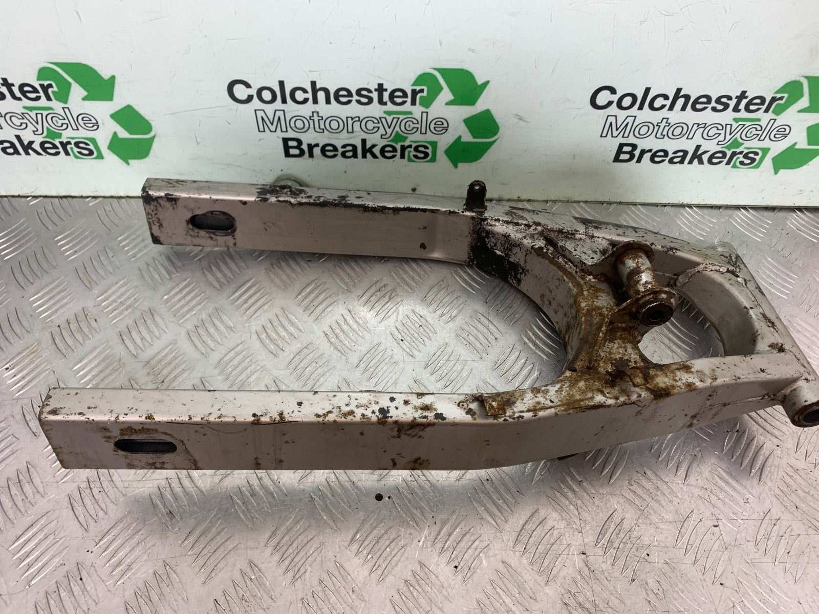 SUZUKI GSF600 GSF 600 BANDIT SWINGARM  2000-2004 (CMB1269)