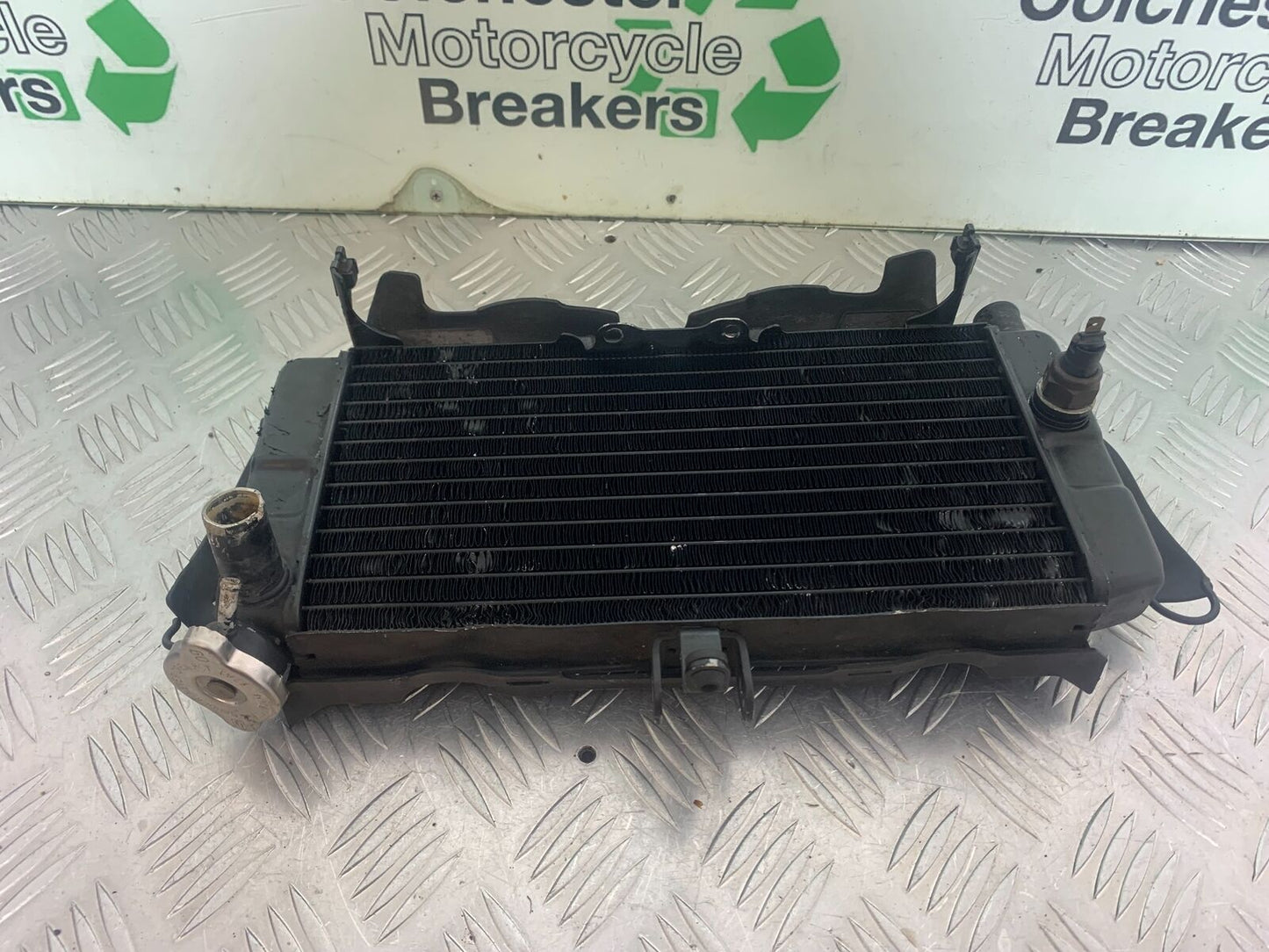 HONDA VFR400 VFR 400 NC21 RADIATOR   YEAR 1986-87 (CMB1043)