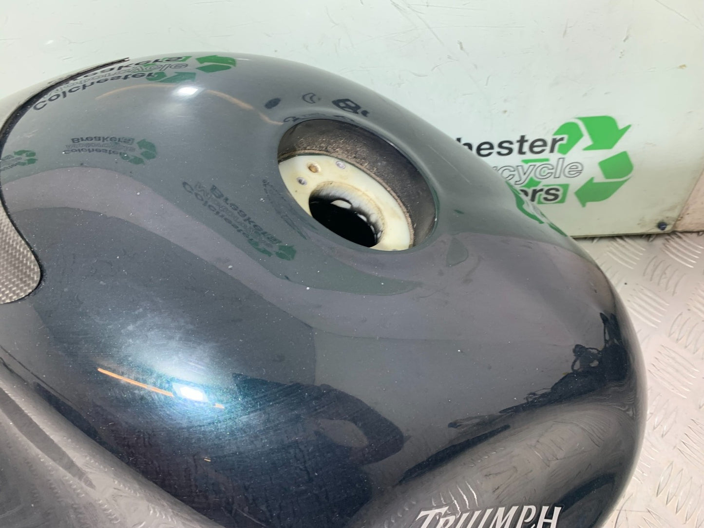 TRIUMPH 955i SPRINT ST PETROL TANK YEAR 1999-04 (CMB1230)