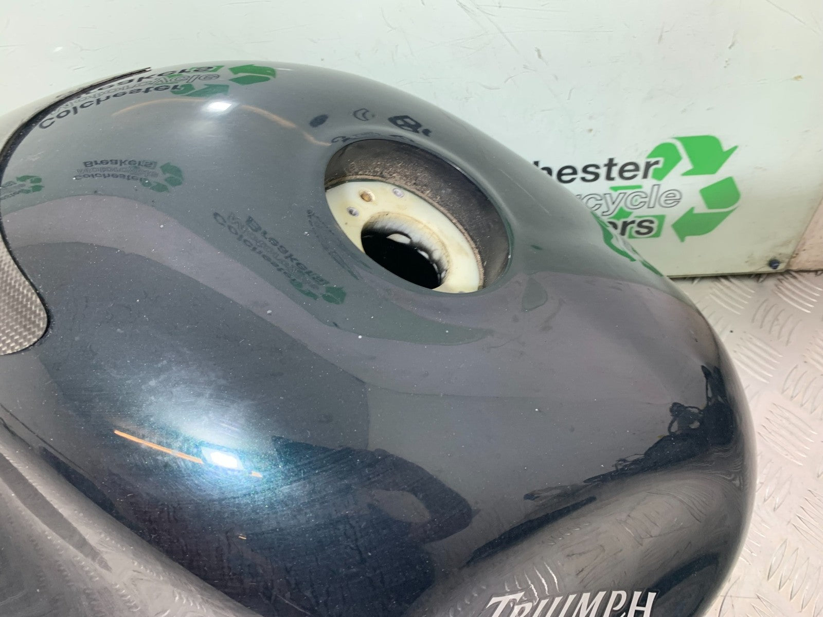 TRIUMPH 955i SPRINT ST PETROL TANK YEAR 1999-04 (CMB1230)