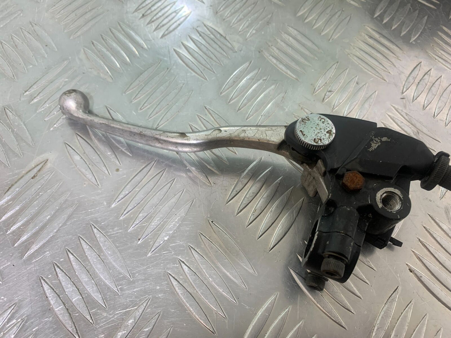 KAWASAKI ZR 750 ZEPHYR CLUTCH LEVER AND BRACKET YEAR 1991-95 (CMB1008)