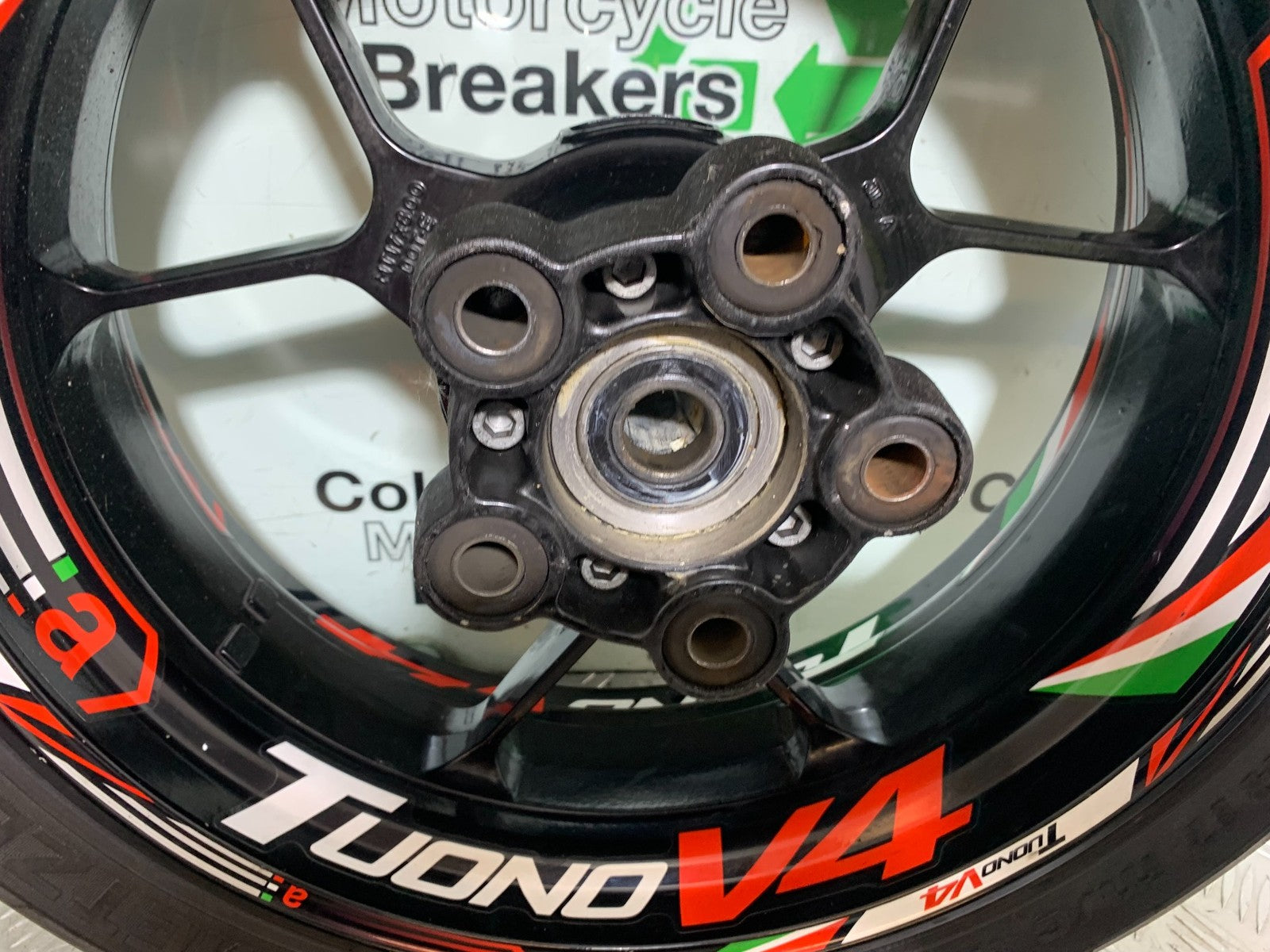 APRILIA TUONO 1000 V4R REAR WHEEL YEAR 2011-13  (CMB1316)
