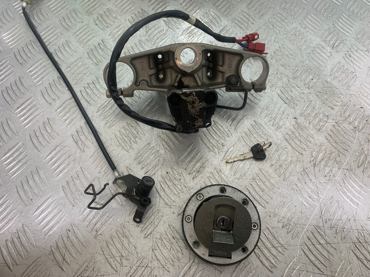 YAMAHA XJ900 XJ 900 DIVERSION LOCKS AND KEY  YEAR 1994-2002(CMB1292)